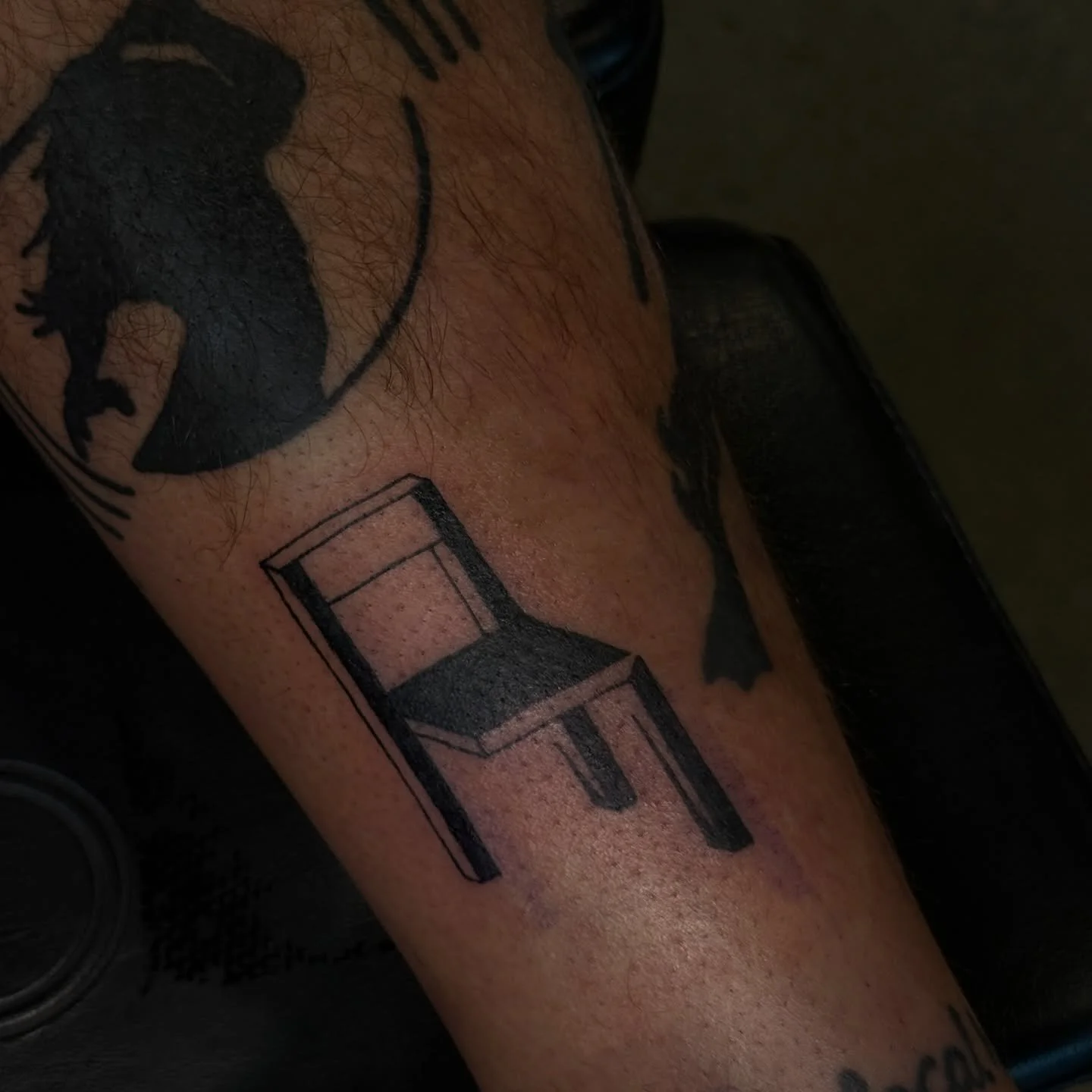 3 in a day for the homie 🎧🙏🏻🖤 thank you!
&bull;
&bull;
&bull;
&bull;
&bull;
#michigantattooers #michigantattooartist #detroittattooartist #detroittechno #blackworktattoo