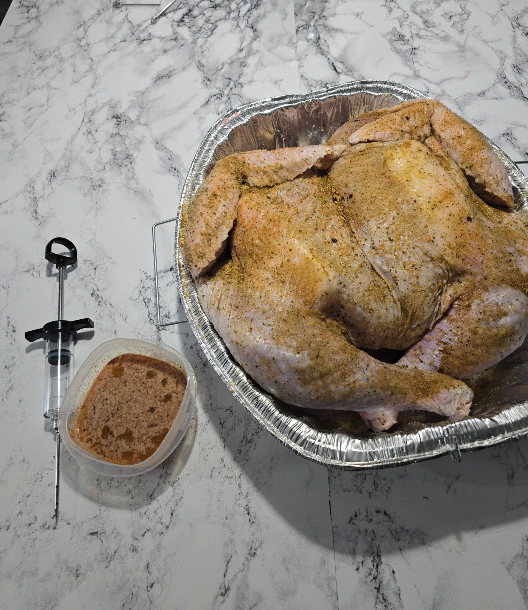 First time makin a turkey. Spatchcocked and injected it, turned out sooo good and juicy. Made a ton of food, evryone that came iver brought food, I'm extremely full, and yes those r pinkys rolls from yesterday (put some honey butter one em 🤤🤤). Hop