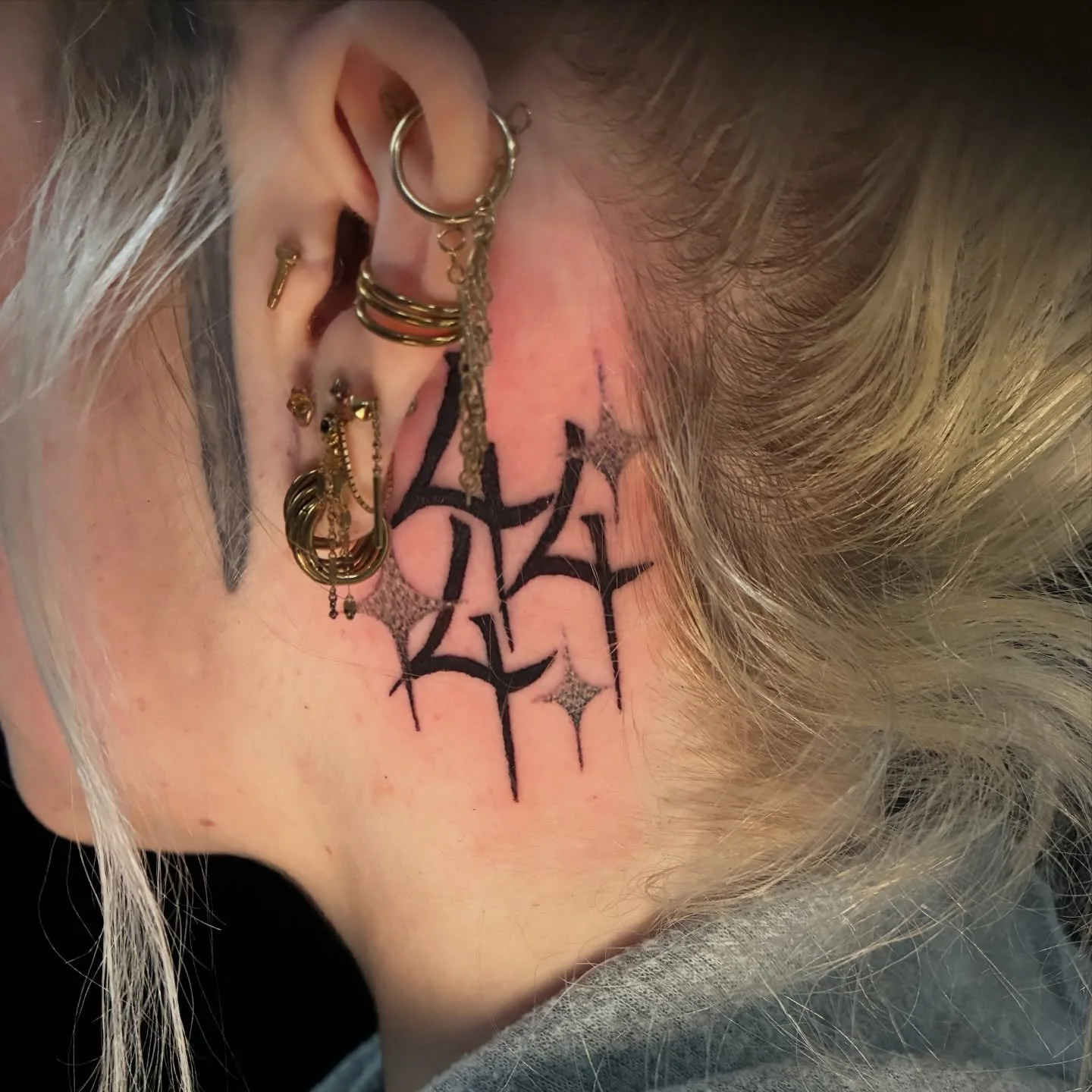 Whose ear is that? 
Thanks for the trust friend! 
Maybe one of these days I&rsquo;ll figure out how to caption these posts.
Books for March are filling up. Message me to snag a spot!