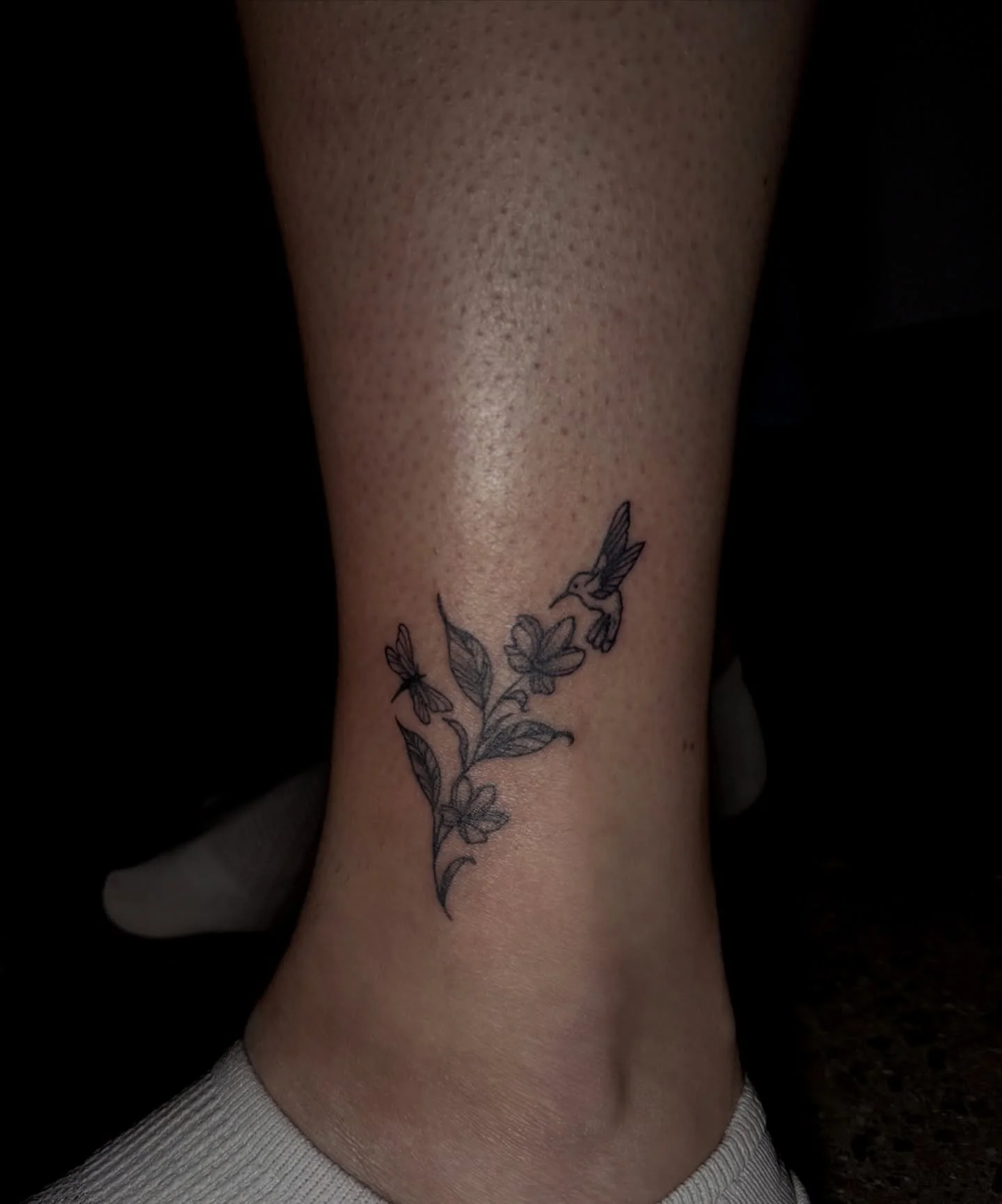 🌸 🍃✨ 🙏🏻
&bull;
&bull;
&bull;
&bull;
&bull;
#tattooart #michigantattooers #michigantattooartists #detroittattooartist #finelinetattoos