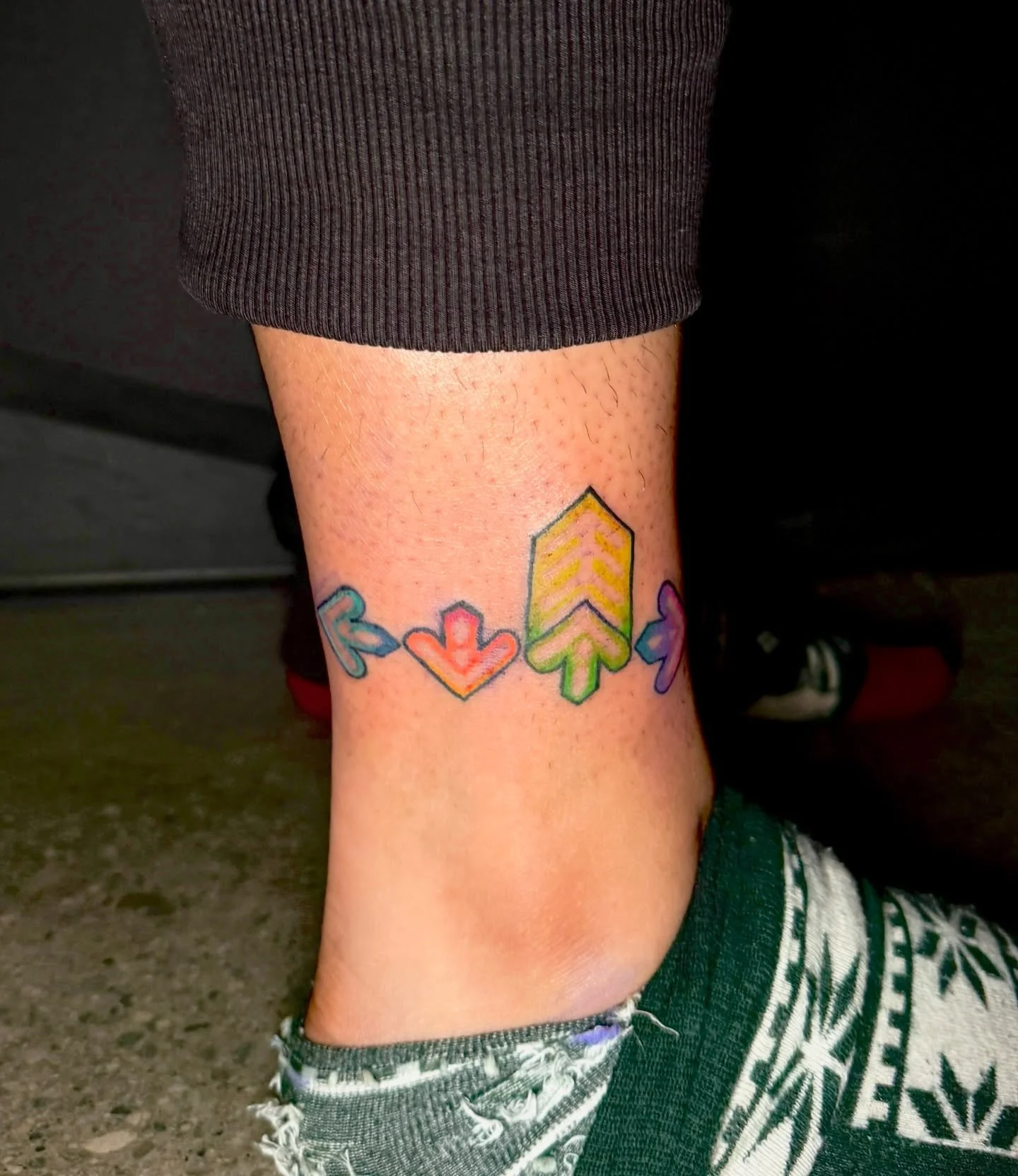 couple fun pieces for my awesome coworker @starkittytattoos 💫 🐱 🩵 check out her work ! 🌈 

psyched to play with some color , would like to do more~ 
&bull;
&bull;
&bull;
&bull;
&bull;
#michigantattooer #michigantattooartist #detroittattooartist #