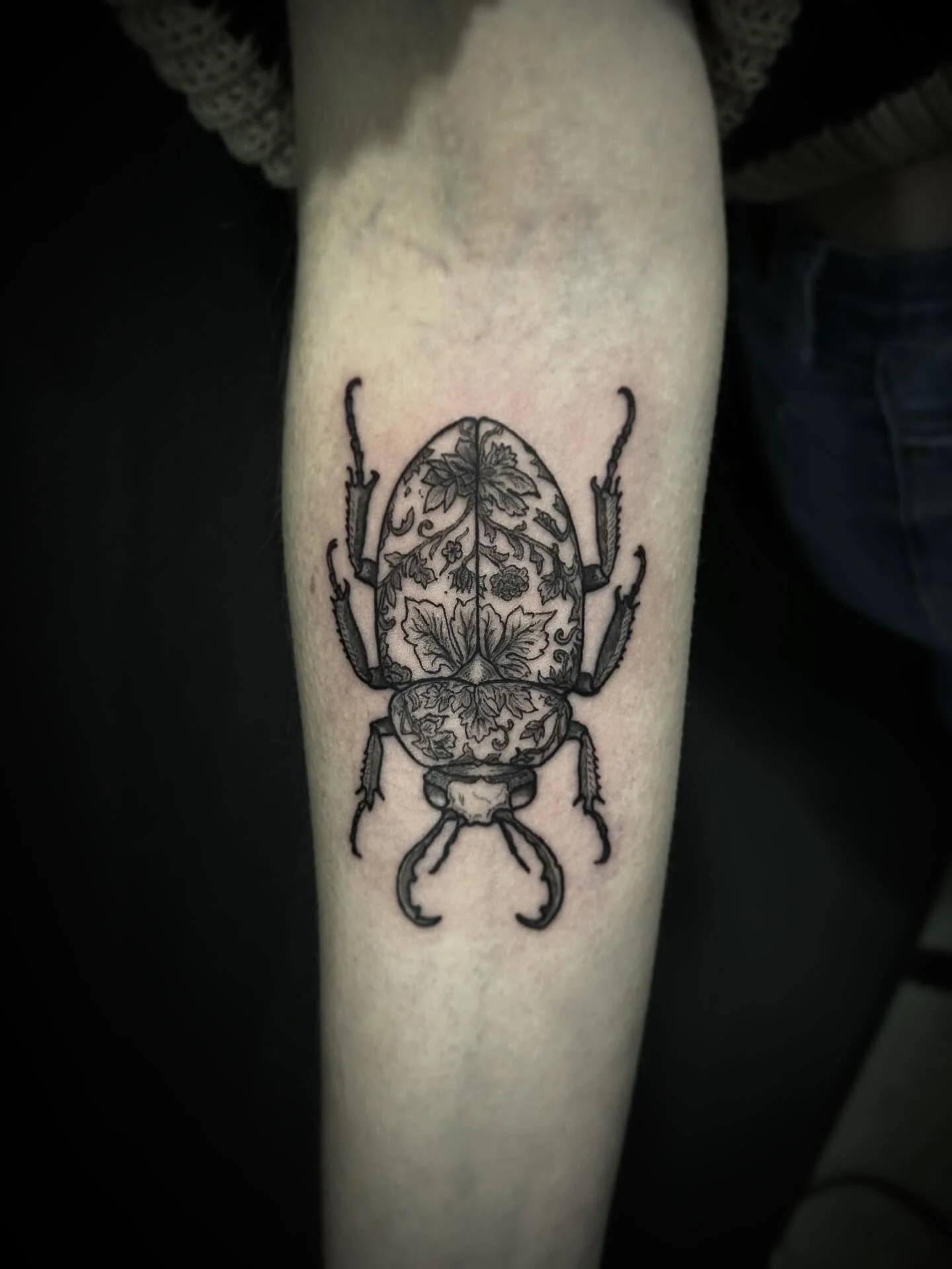 Porcelain beetle 🪲 
.
.
.
.
.
#tattoos #beetletattoo #blackandgreytattoo #bugtattoo #michigantattooartist