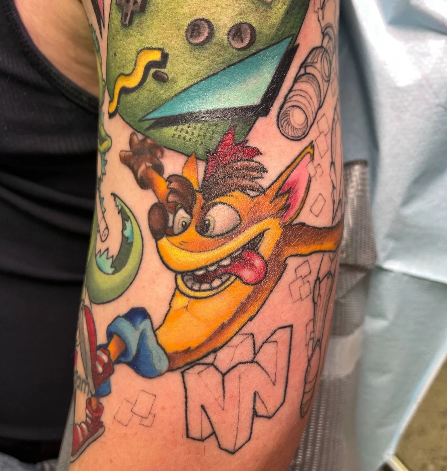 Crash is healed 💥 @hive.tattoo.studio more nostalgic video game stuff please 👽 
Claudiocamilucci@gmail.com 
#flintmichigan #flinttattooartist #michigantattooers #michigantattooartist