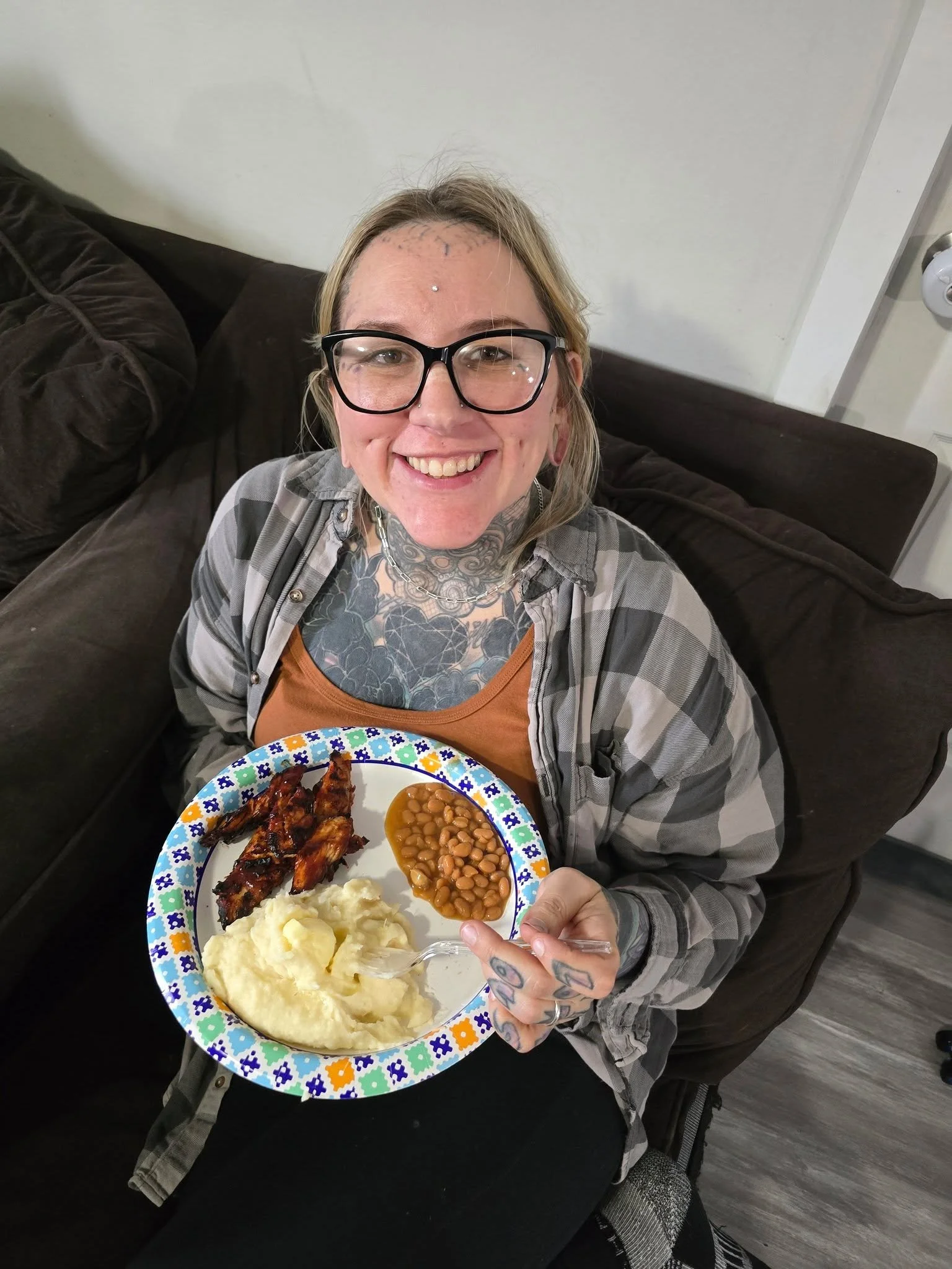 HAPPY BDAY TO THE MOST BEAUTIFUL WIFE EVER!!!.. So thankful to have her in my life.. Late post, but we had some runnin around to do, then a nap, then make her favorite plate of food 😁.. I love her and my family soooo much 🥰