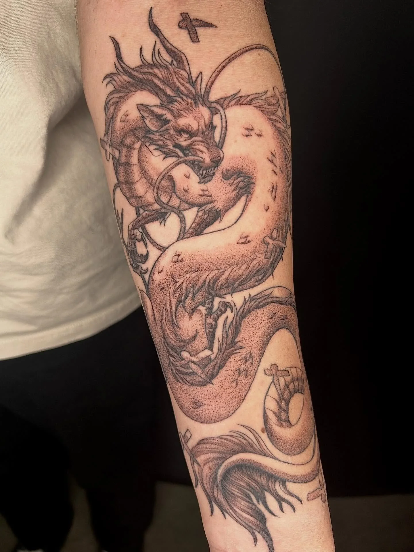 The other half of the semi matching Spirited Away tattoos!! Dragons give me life I swear to god👏🏽👏🏽👏🏽

#tattooartist #michigantattooartist #femaletattooartist #blackwork #blackworktattoo
