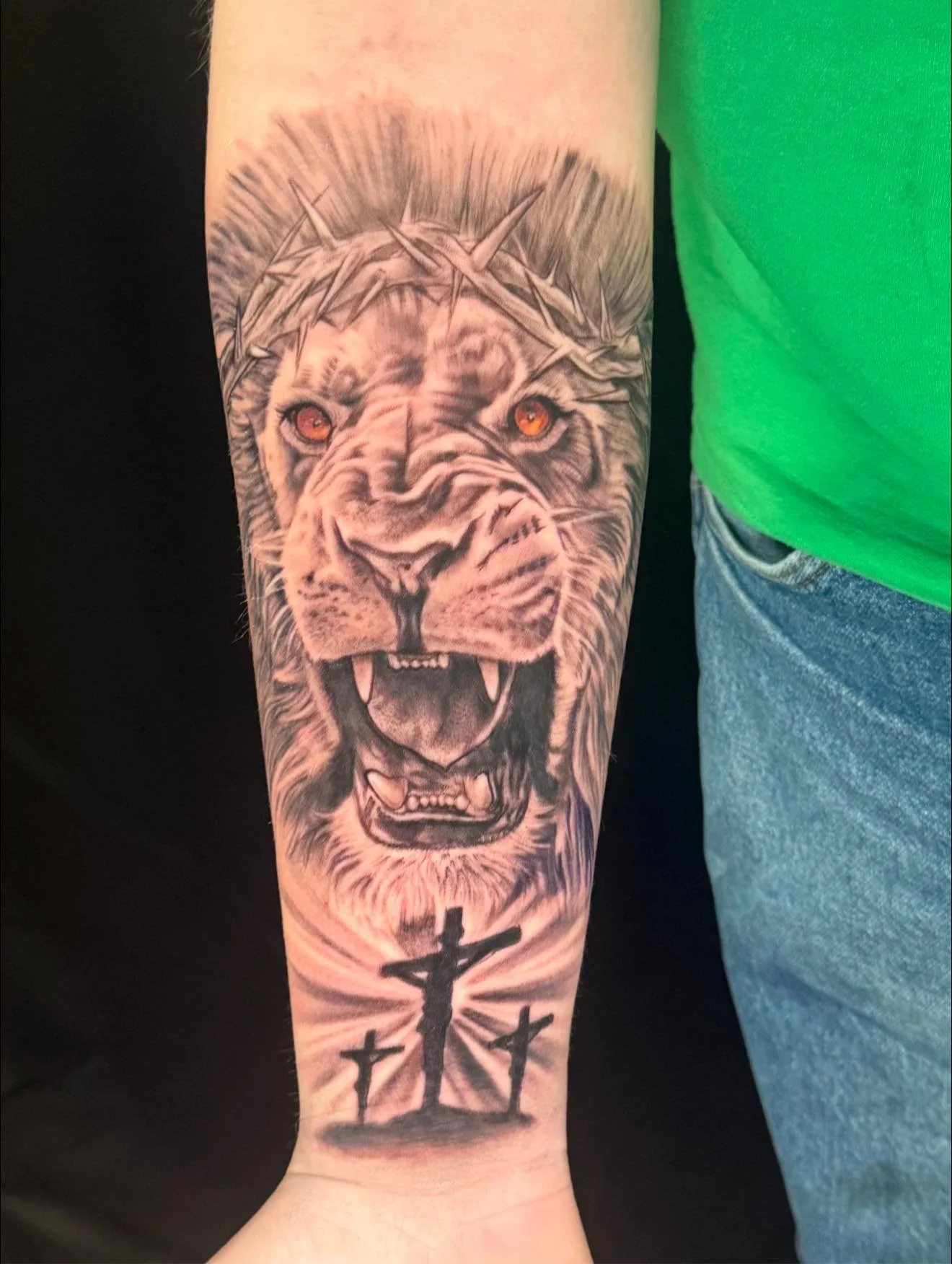 @highlight

Got to do this sick roaring lion piece recently and really push the contrast and detail in this one. The eyes were based off his daughter&rsquo;s eyes, so they&rsquo;ve got that deeper reddish brown tone to them instead of just straight r