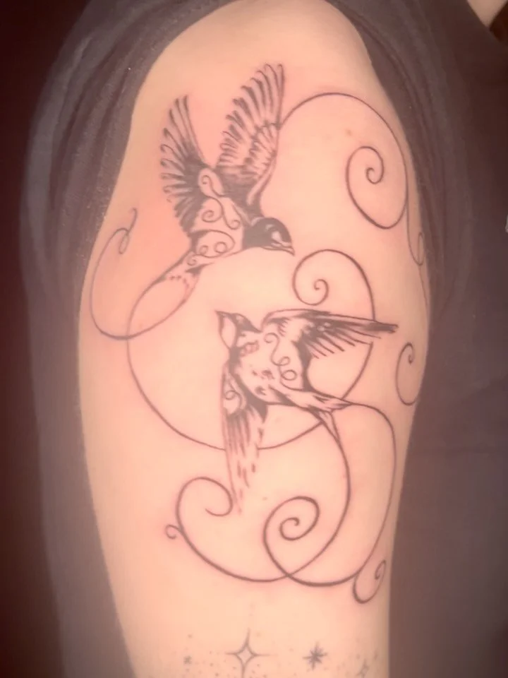 birds are real

#girlswithtattoos #blackwork #swirly #swallowtattoo #patchwork