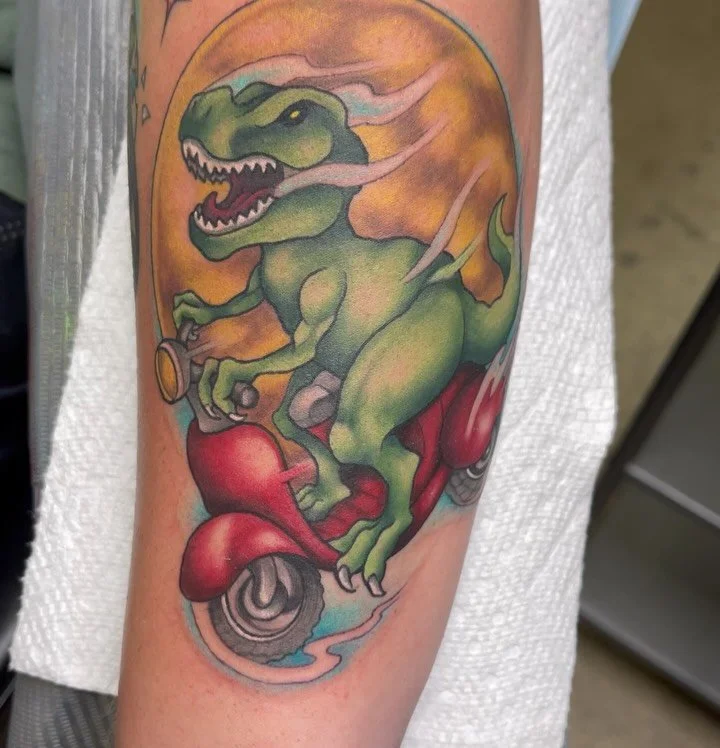 A T-Rex on a moped 😛 thanks Johnathan @hive.tattoo.studio 
#flintmichigan #flinttattooartist #michigantattooers #michigantattooartist