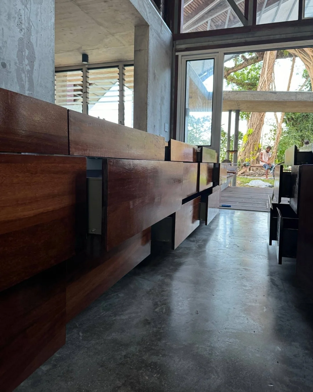 A sculptural moment from my recent Santo trip - the joiners paint all the drawers in place, nice to walk in and see them all at different positions to make sure they don't stick together!

#timbennettonarchitects 
#subtropicalarchitecture #residentia