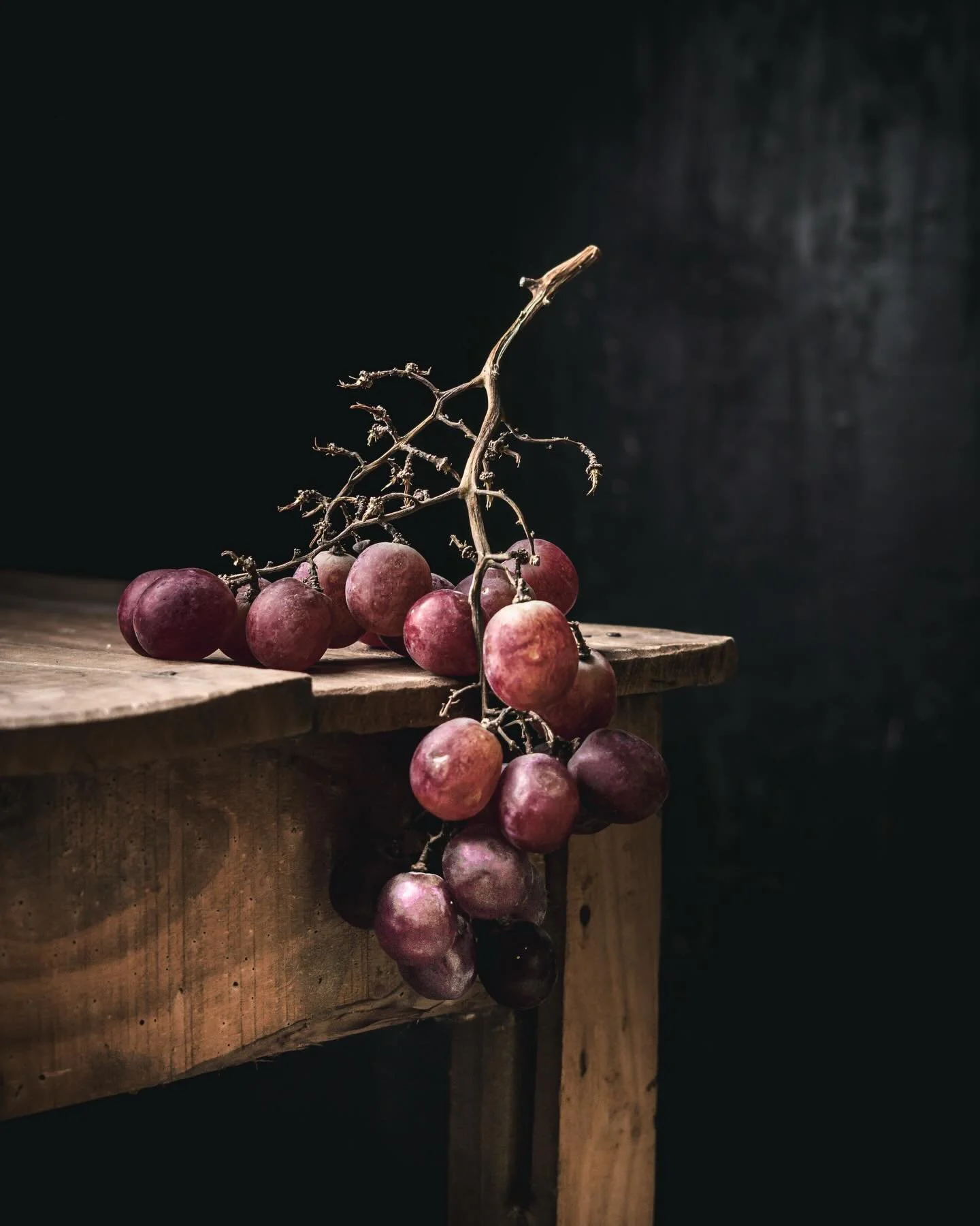 Portrait of Grapes 
Shot on @sonyalpha @sonyalphain 
Edits @lightroom 

( Moody food photography and styling , vintage, wood, single subject, photographer, India, godox ) #godox #sonyalpha #createwithsony #madewithlightroom