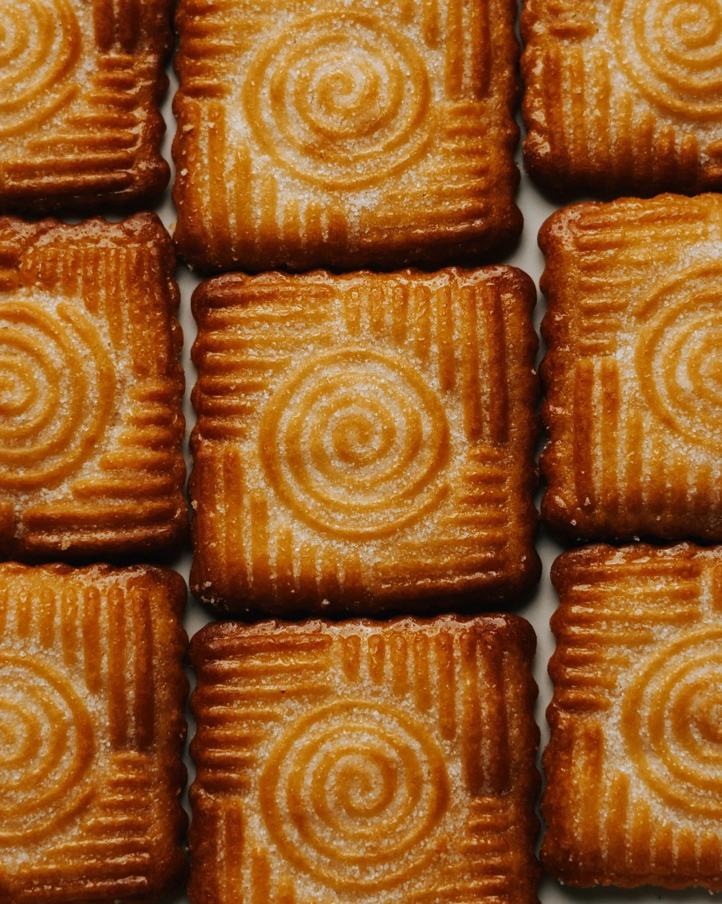 Oomph! Sugar cookies&hellip;

These good looking ones were interesting to shoot with those pretty highlights and shadows to play and just one light source&hellip; I always find it amusing to work with one light and pretty lines&hellip;

Could AI keep