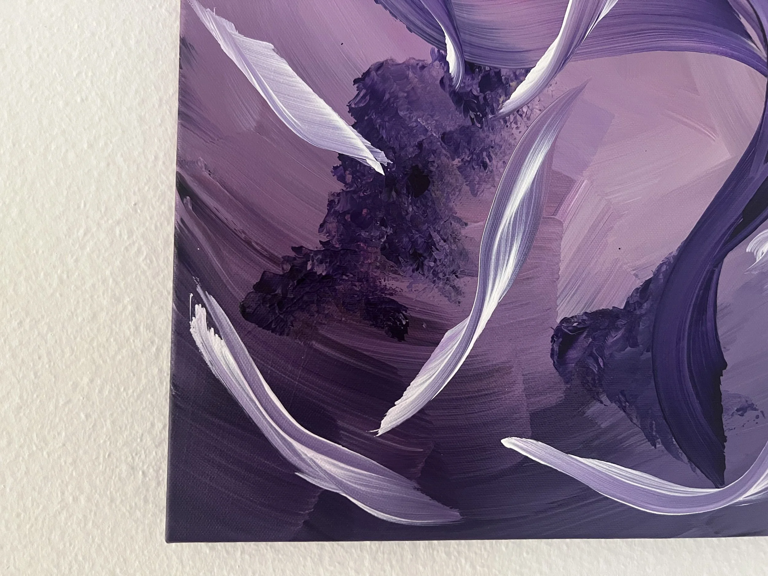 Fliegende Felsen_abstraktes Acrylbild in violett_IMG_3030.jpeg