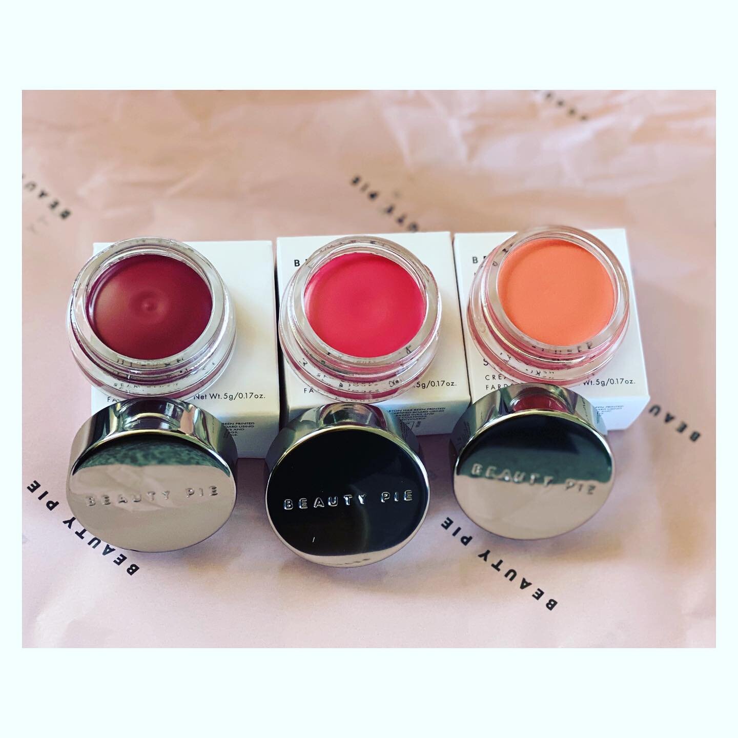 Yay, new goodies for my summer brides 🤍 I  finally got my hands on these for my kit @beautypie cream blushes created by the wonderful @hannahmartinmakeup 

Do you prefer cream  blush over  than powder? 
.
.

These are such beautiful products and sui