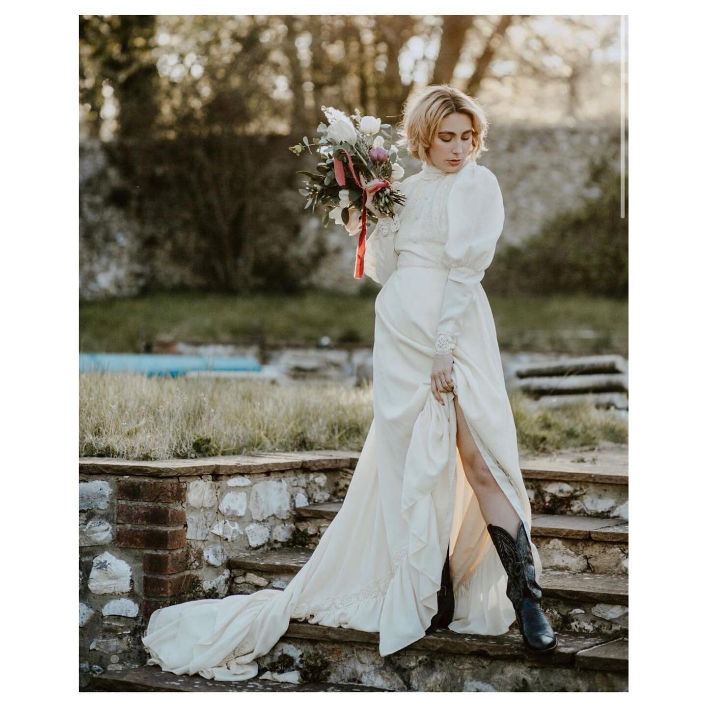 A little sneak peak at the styled shoot from Monday 🤍
Photo credit to @katherinenewmanphotography 
.
.
.
What a beautiful day this was, we were blessed with the weather and the beautiful grounds at @furleycottages 
.
.
We are so lucky to have so man