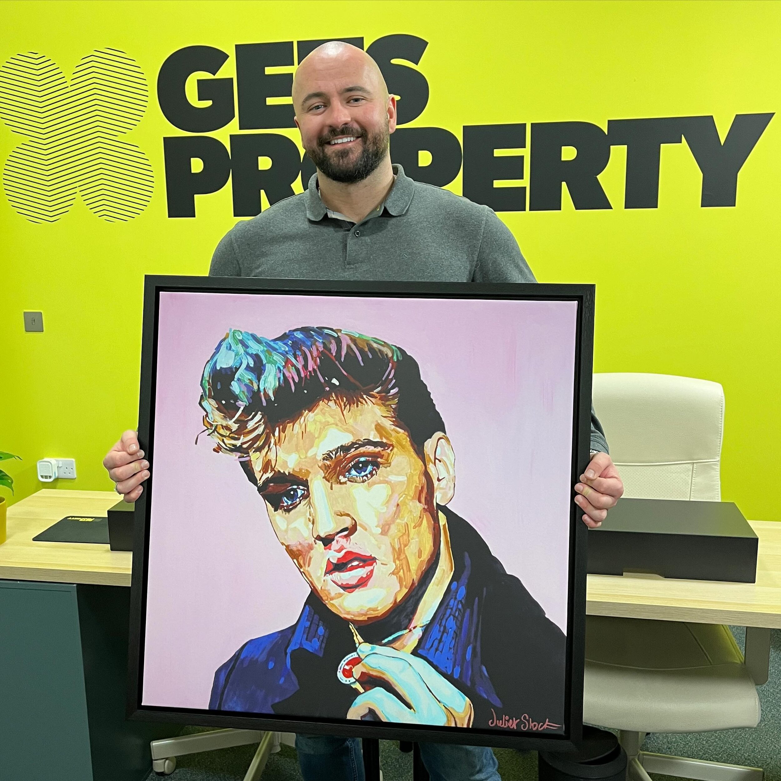 Elvis is IN the building!! 🤩 
Absolutely fantastic presenting the lovely @scottymcneil_ from @gets.property with his 70 x 70cm framed &lsquo;Love Me Tender&rsquo; black wood framed canvas print today!  to go with the HUGE framed Marilyn and George M