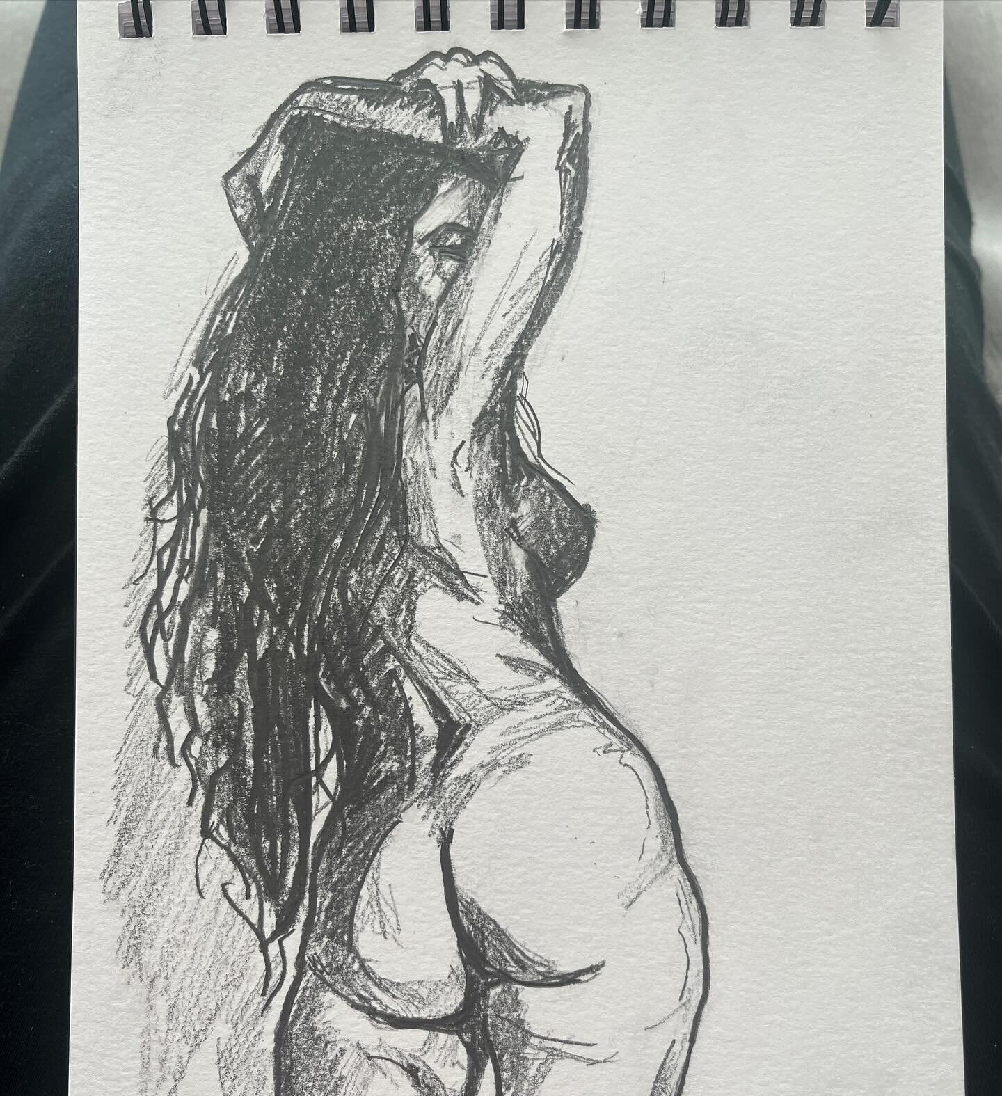 Perfect chance to get back into some life drawing, while I&rsquo;m sitting with my fractured foot up on ice 🧊😬 This one is from an amazing life drawing session with the fantastic @dropdeadgorgeousdrawing @guybourdinofficial session which unfortunat