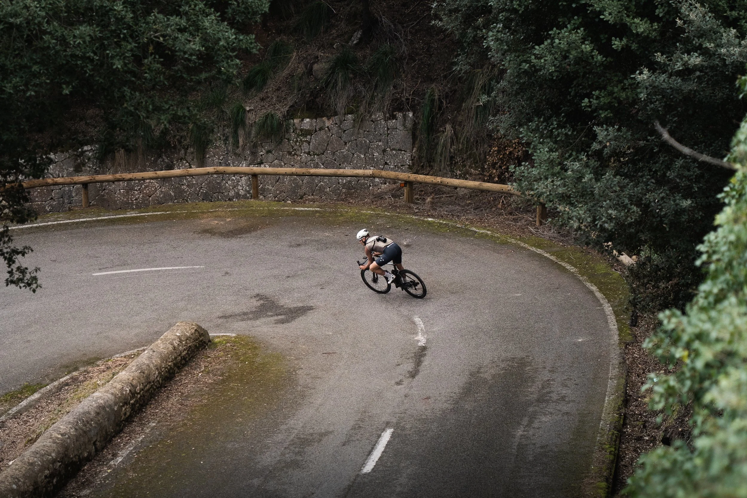 road cyclist using the front brake with controle while descending