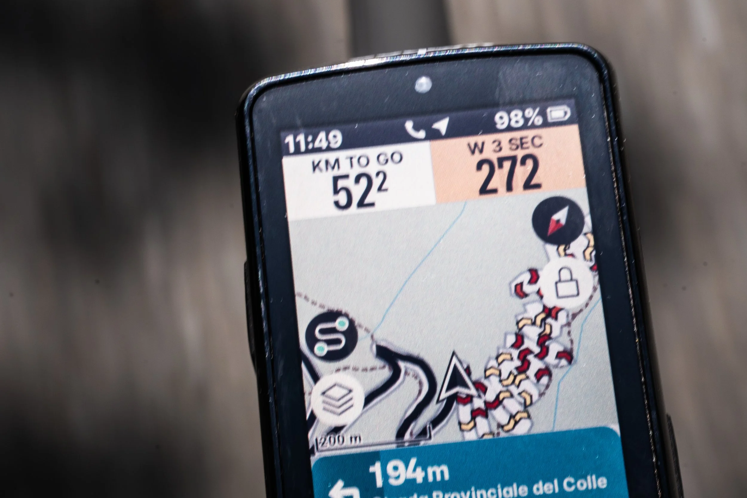 wahoo element roam showing curves ahead