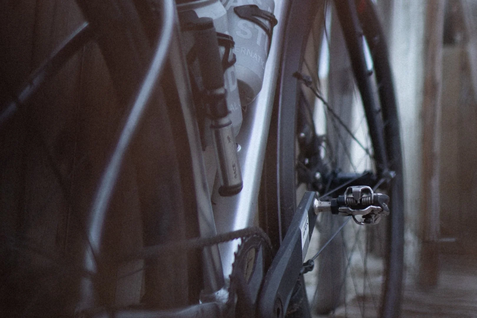 A Shimano SPD pedal on my winterbike, the mountainbike style pedal I use on dirty roads instead of Speedplay on the roadbike.
