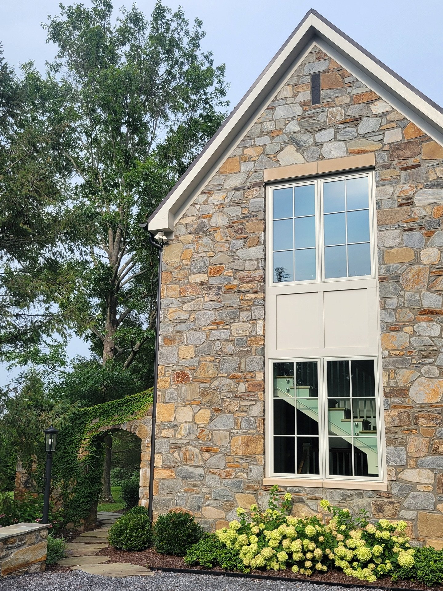 A perfect Friday retreat! 🏡🌿🌼

Studio360 wishes you a wonderful weekend!
Visit our website for more, link is in our bio. 

📸: @darrensetlow 

🛠️: @tamarackproperties