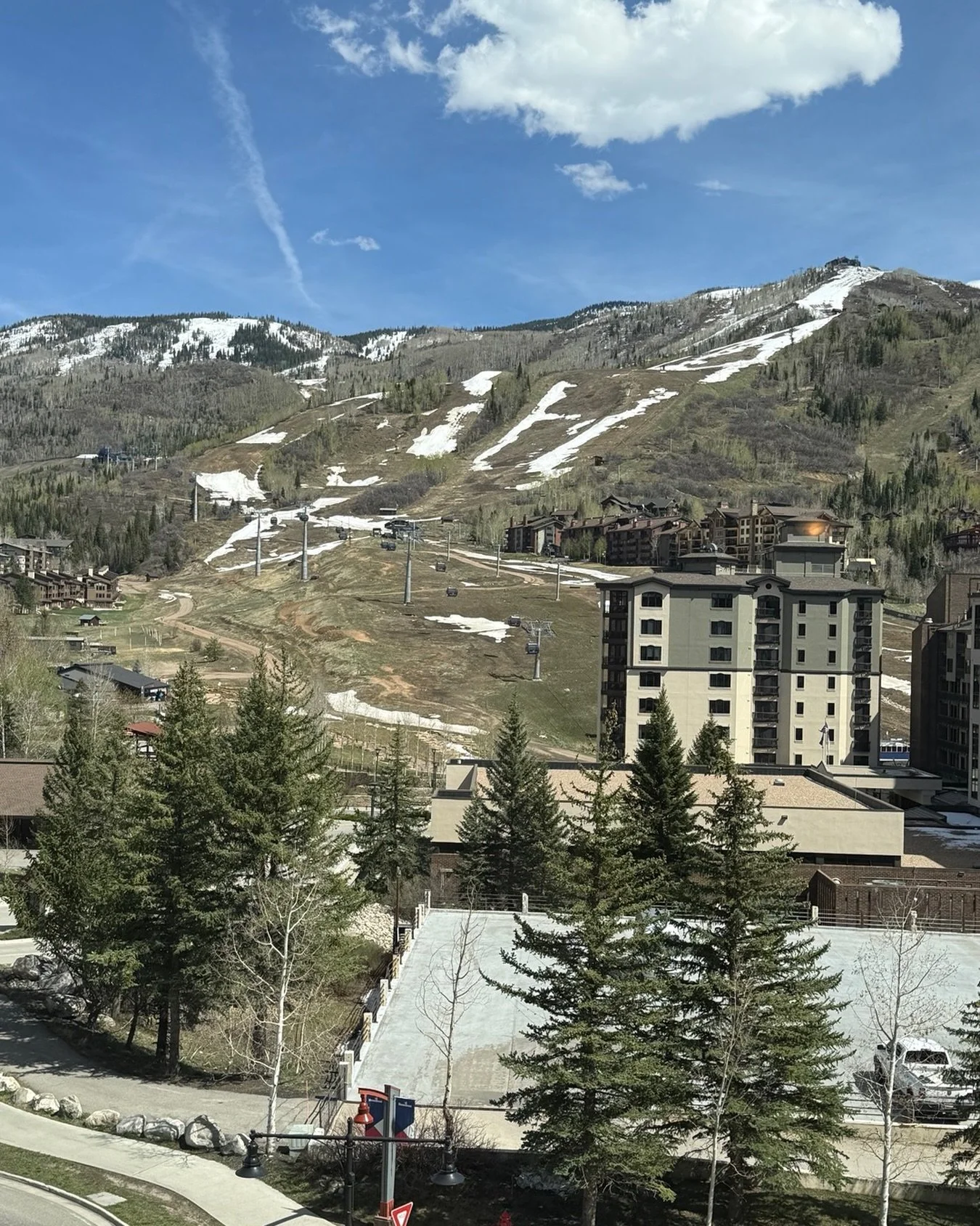 When you fly to CO and find out the ski mountain was closed early due to a lack of snow. 🤦&zwj;♀️😂