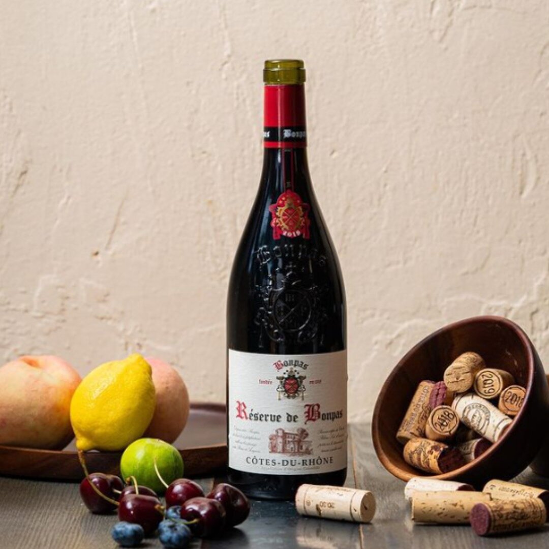 R&eacute;serve de Bonpas C&ocirc;tes Du Rh&ocirc;ne is a medium-bodied deep ruby red, made with a classic mix of berry &amp; cherry fruit 🍷 This wine is refreshing and easy to enjoy.

We recommend pairing this with tomato based pasta dishes such as 