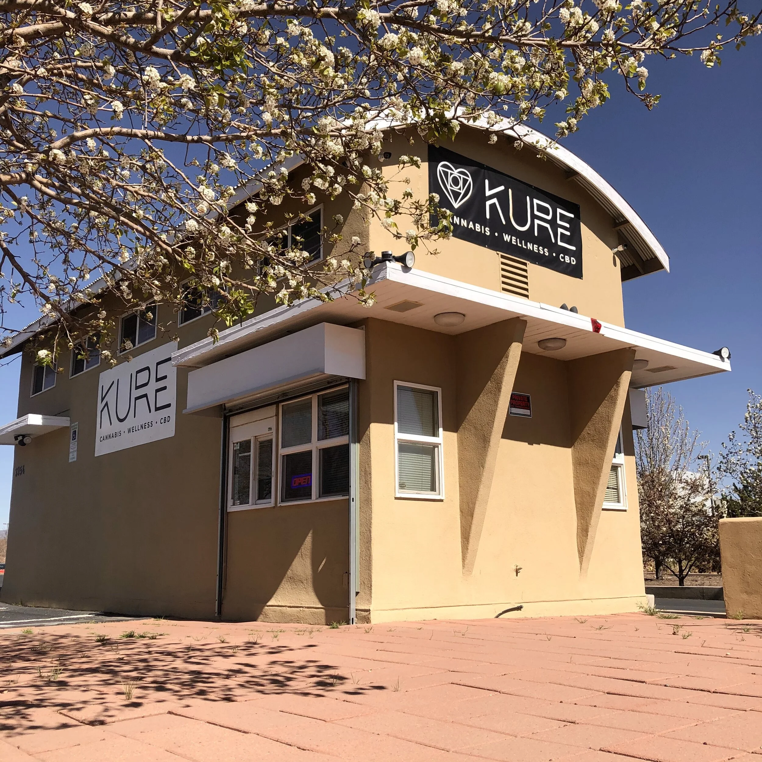 Drive-thru_Dispensary_CerrillosRd.jpg