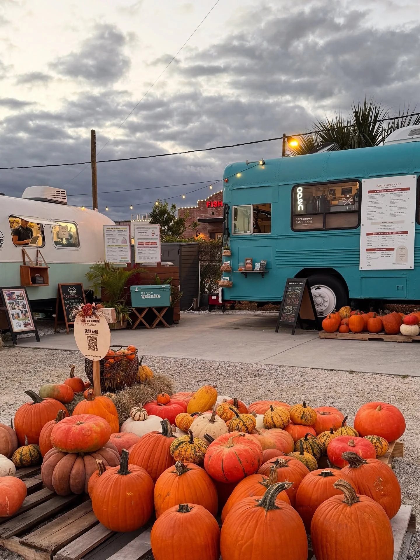 We're here for the pumpkins! 🎃 Join us all weekend for fall vibes, delicious eats, and all things pumpkin! 🤙
We’re open today 7am - 2pm + 5pm - 8:30pm and Sunday 7am - 2pm
Ragga Surf Cafe 
134 Riberia Street
St. Augustine, FL
#pumpkin #pum