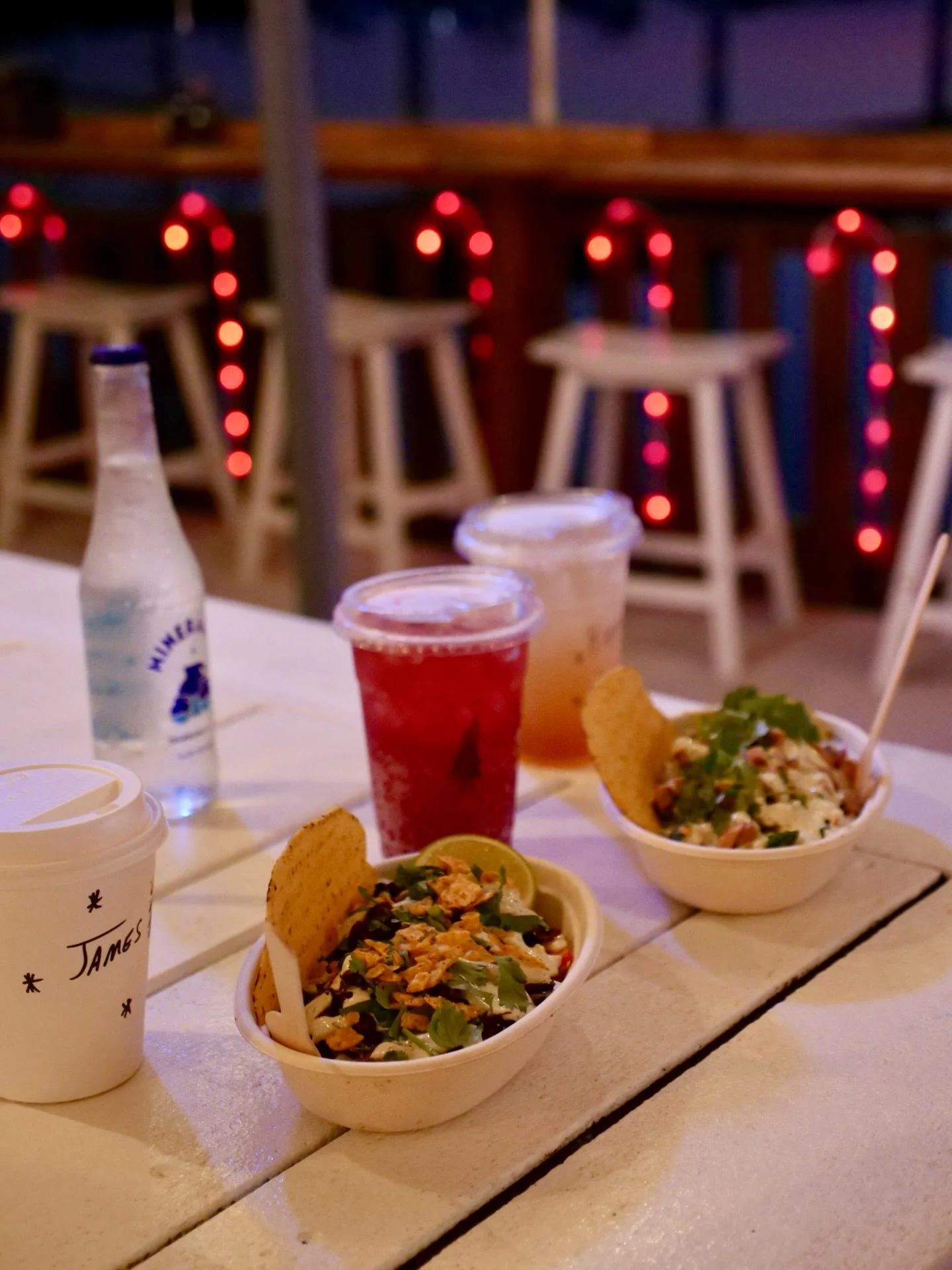 ✨ Ragga Nights at Christmas ✨ Ragga Surf Caf&eacute; is glowing for the season &mdash; thousands of lights, cozy vibes, and sunsets that sparkle.
 Join us 5&ndash;9 PM for scratch-made tacos, handcrafted drinks, and seasonal lattes &amp; hot sips per