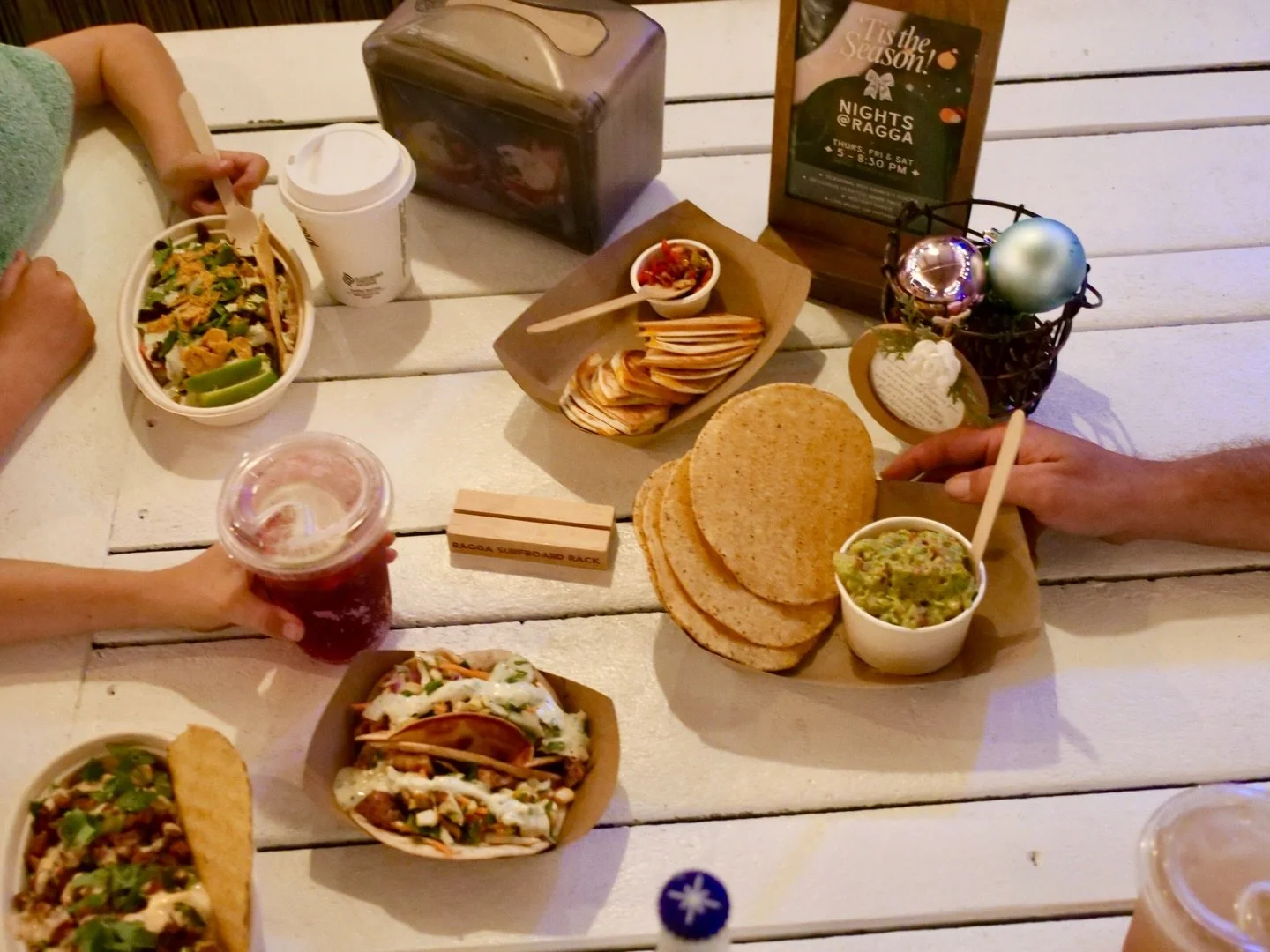 And the night turned magical 🎄 Join us during nights of lights Thursday through Saturday 5pm - 9pm for all the festive bites and sights

Ragga Surf Cafe 
134 Riberia Street 
St. Augustine, FL 

#raggasurfcafe #nightsoflights #staugustine