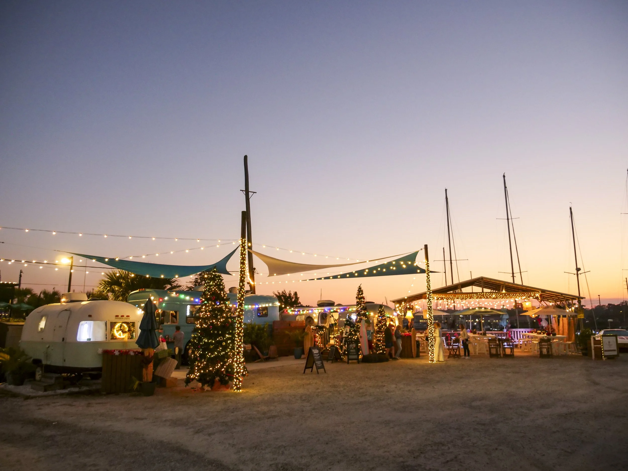 Nights of Lights - Quick and Family friendly Places to Eat downtown