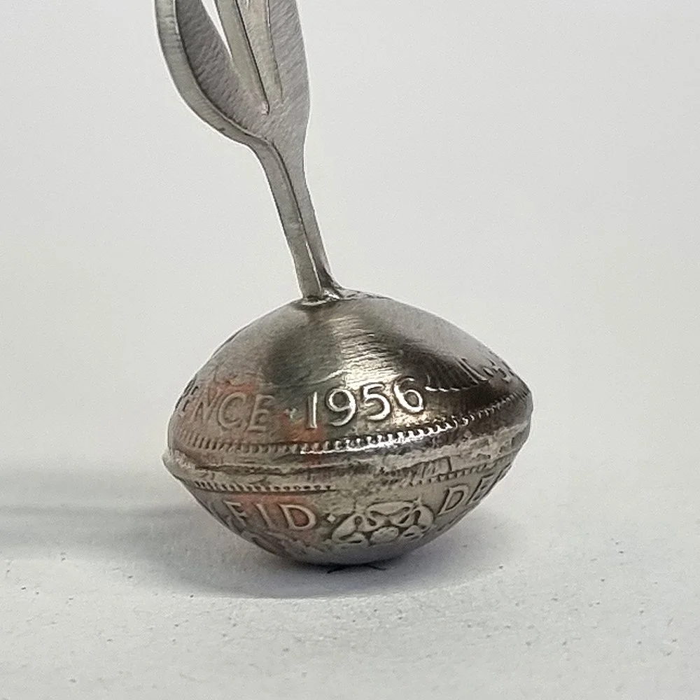 11 Sixpence Silver 1956 5.jpg