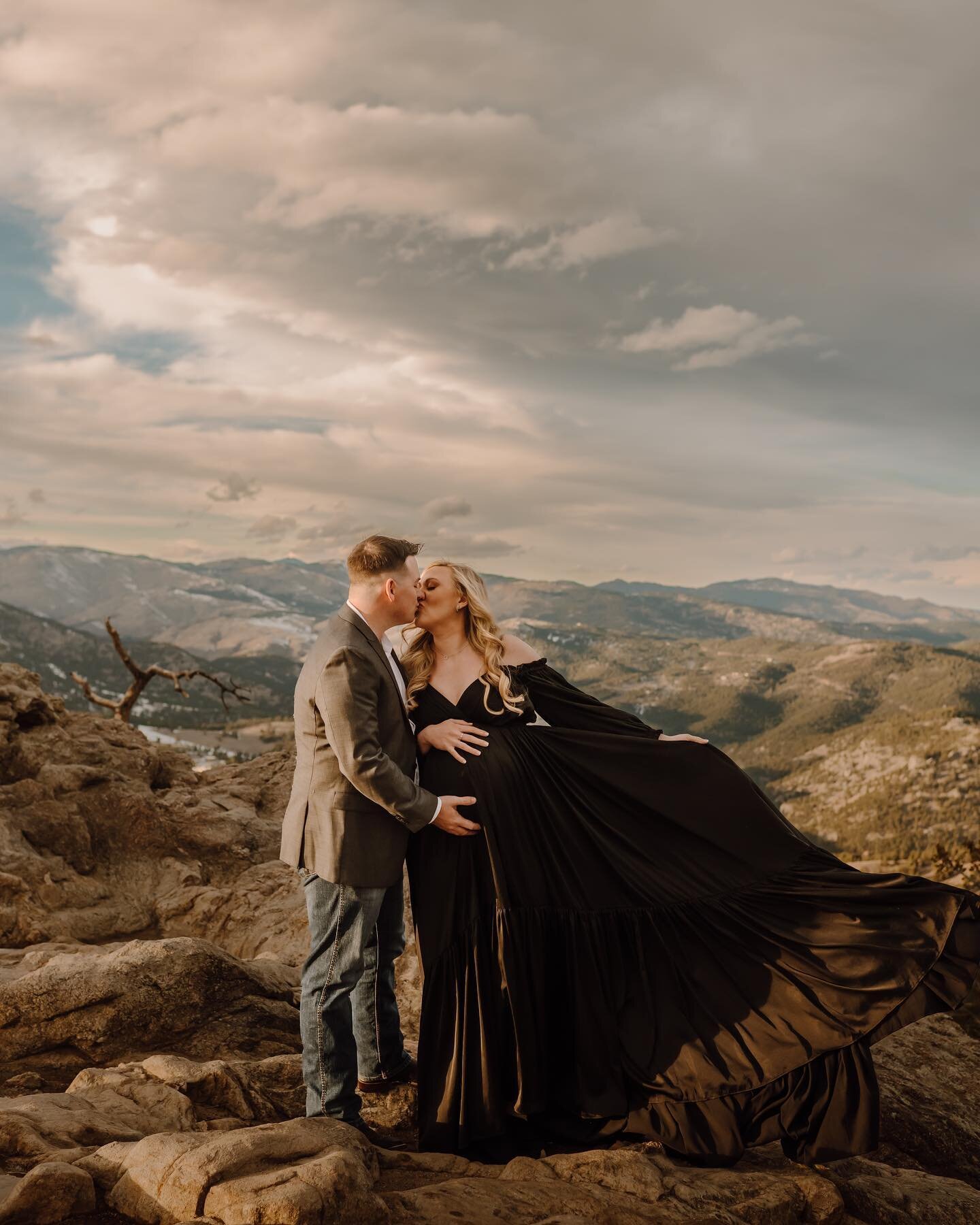 The most dreamy maternity session from earlier this year 🖤
&bull;
This beautiful couple braved the winds on the mountain top for some epic Maternity shots! I just love my couples so much and LOVE maternity sessions - it such a beautiful chapter ❤️
&