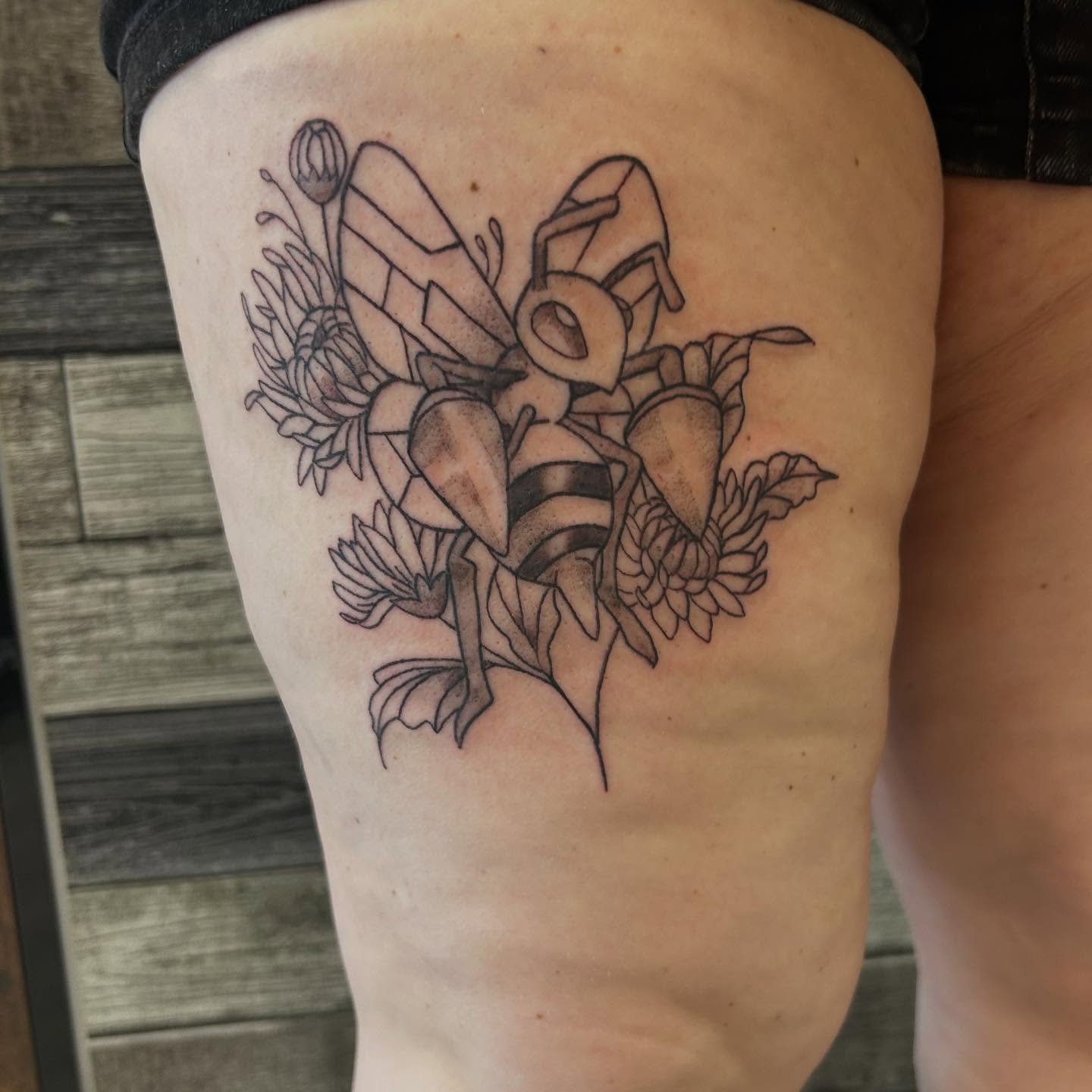 Beedrill with birth flowers!!! More Pok&eacute;mon please &gt;:-)