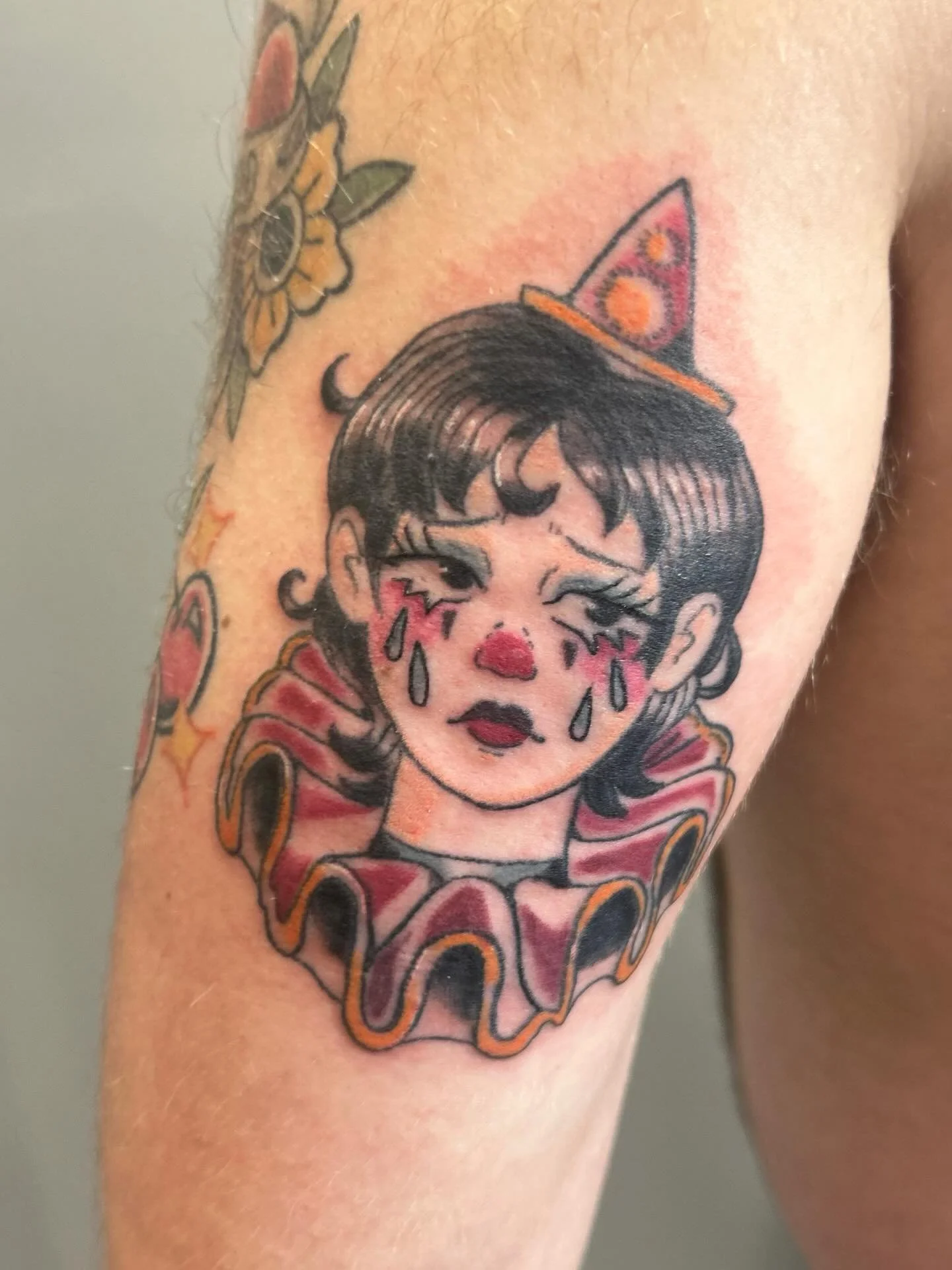 anotha&rsquo; one for da bf!! Lines healed color is fresh. &gt;:o) Love tattooing girls and anything clown related #clowntattoo #clowngirltattoo #ladyheadtattoo