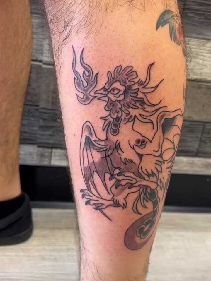 Black and grey session of this tattoo!! &hearts; looooved doing this guy, always feel so lucky to do flash #mitattooartist #queertattooartist #tradtattoos