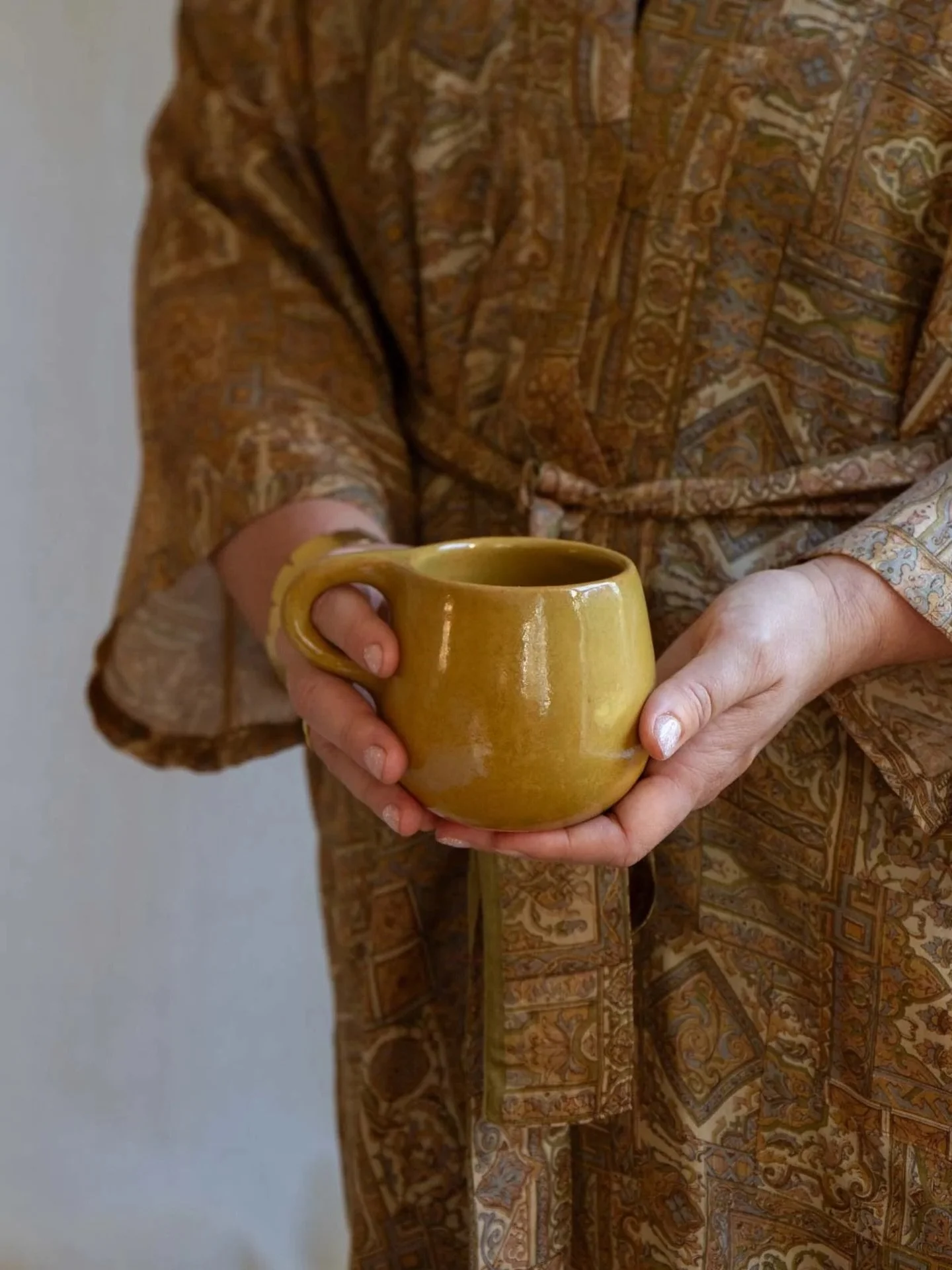 Happy Saturday friends. 
⭐️
We&rsquo;re open today from 10-5 with our little golden glow. And a little sneak peek of what&rsquo;s to come for holiday. 
-
-
-
-
#ceramicartist #maineartists #mainepottery #shopmaine #shopportlandmaine #coffee #pottery 