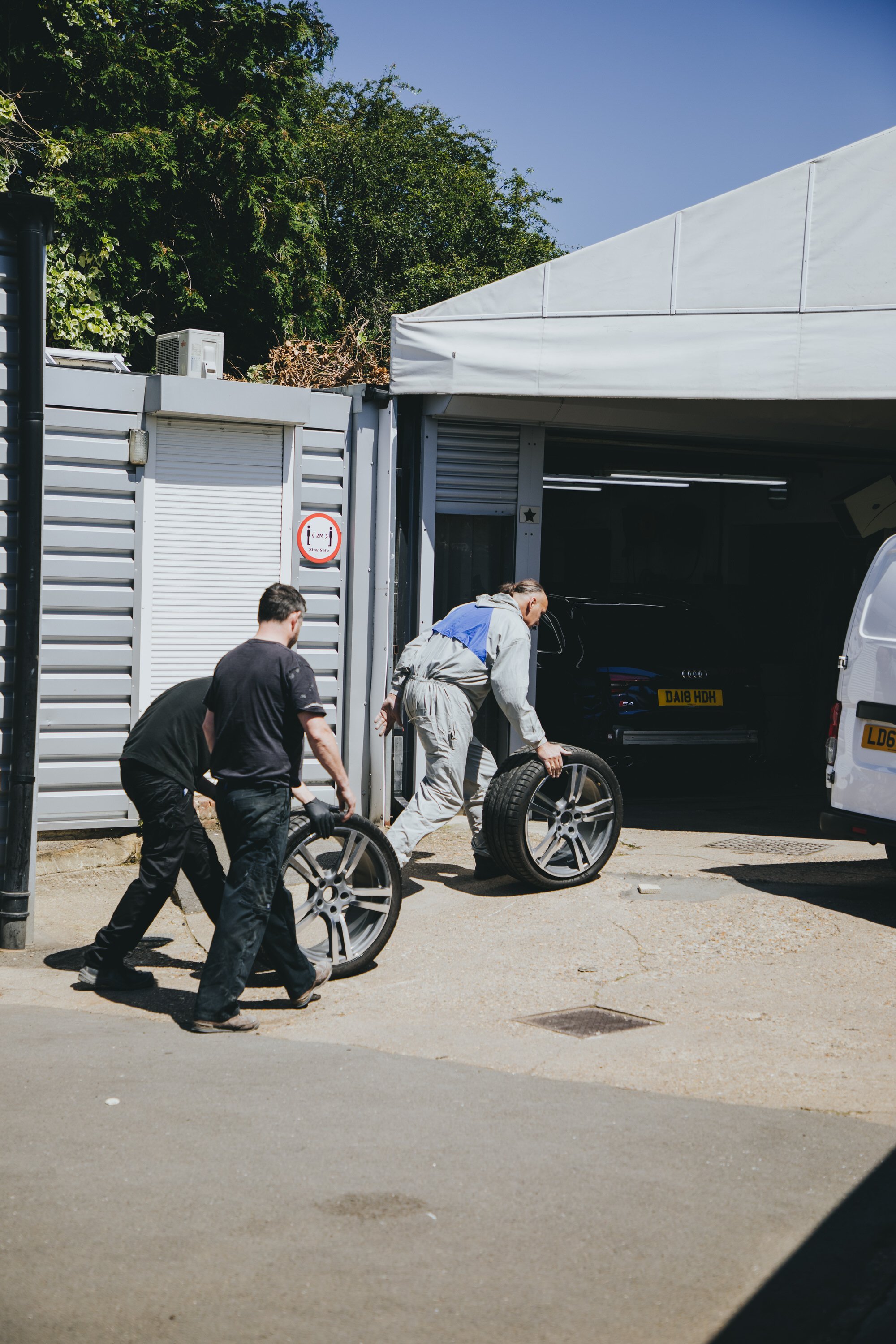 London commercial photographer_eva slusarek_HL_Motors_20210716_IMG_6961.jpg