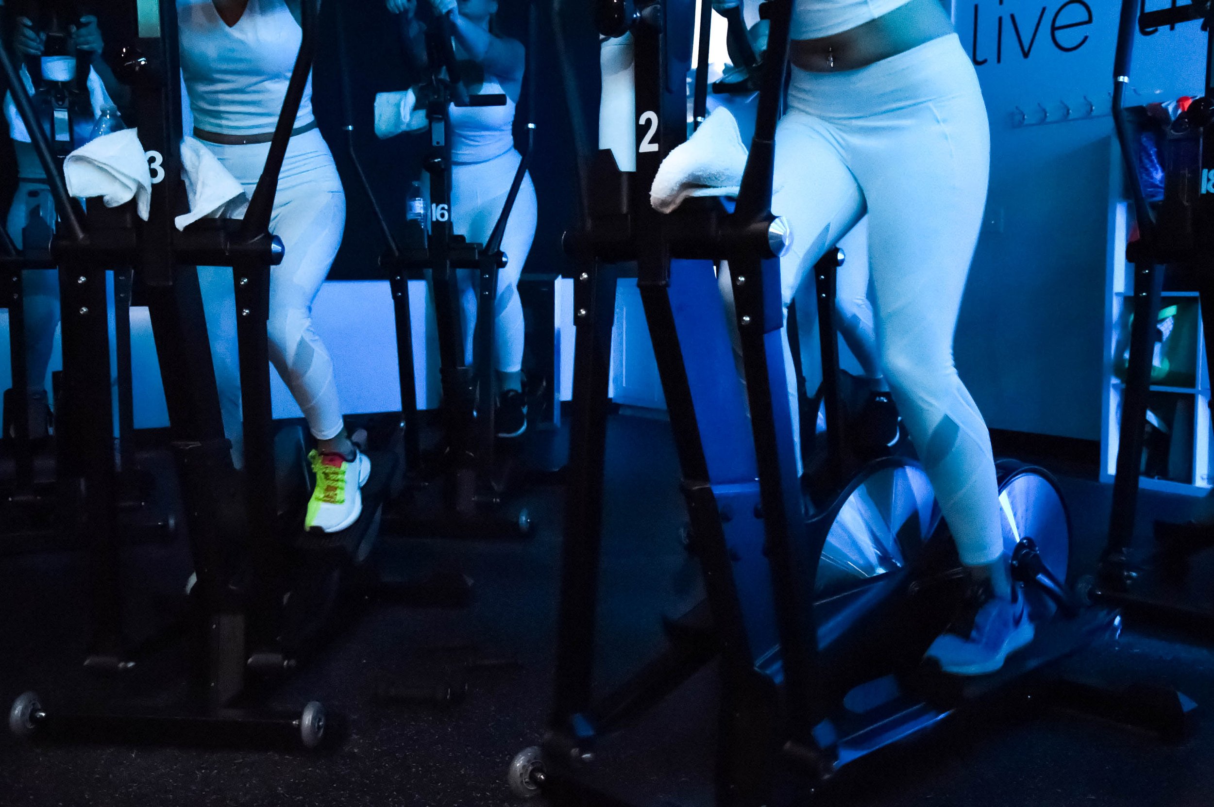 Fitness Community, elliptical machine workouts, lose belly fat, build your booty, booty workouts, core workouts, also for men, strong legs, legs workout, strength training, cardiovascular fitness, group fitness classes, HIIT workouts, nutrition coach