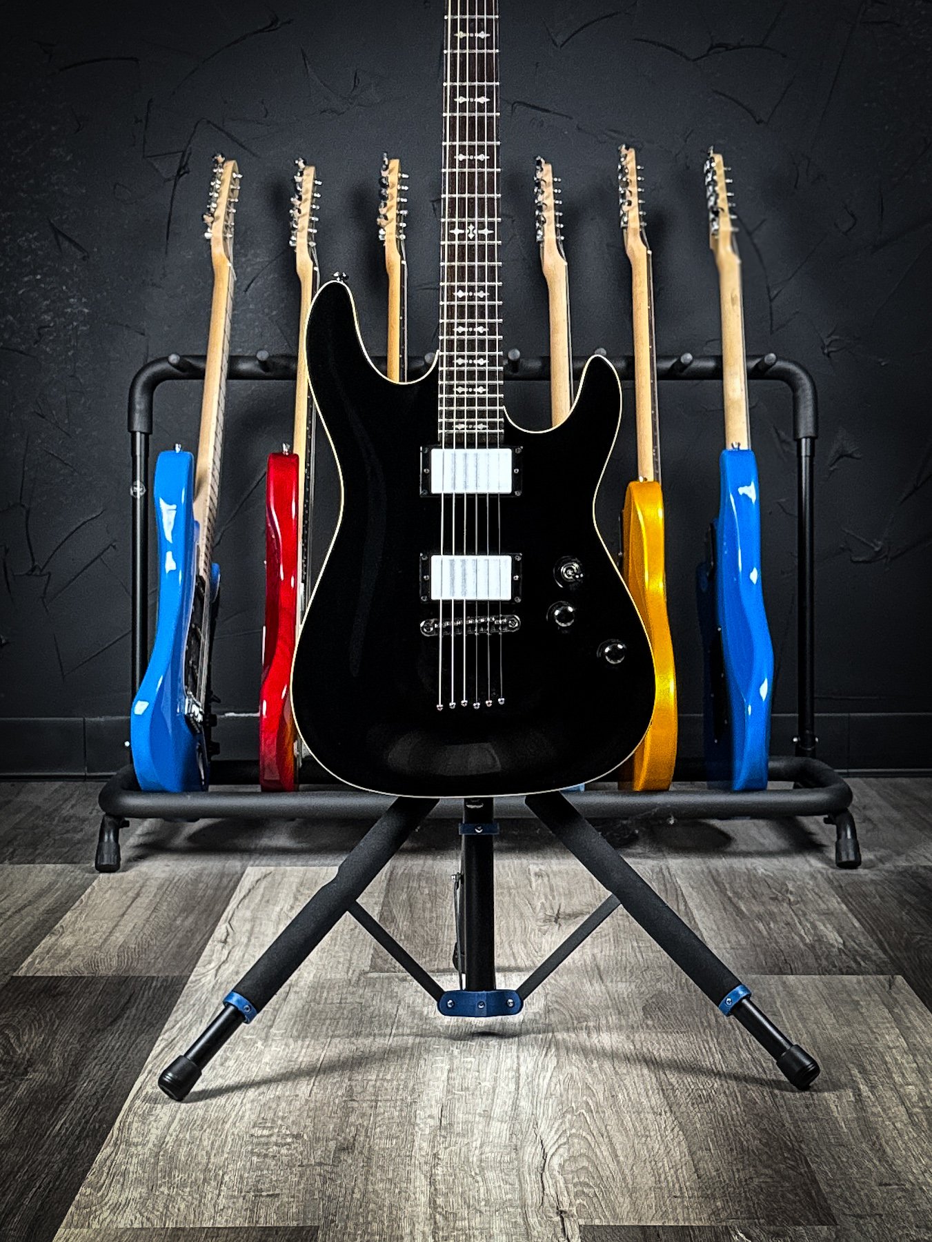 SCHCTR-OMEN6-BLK-09.jpg
