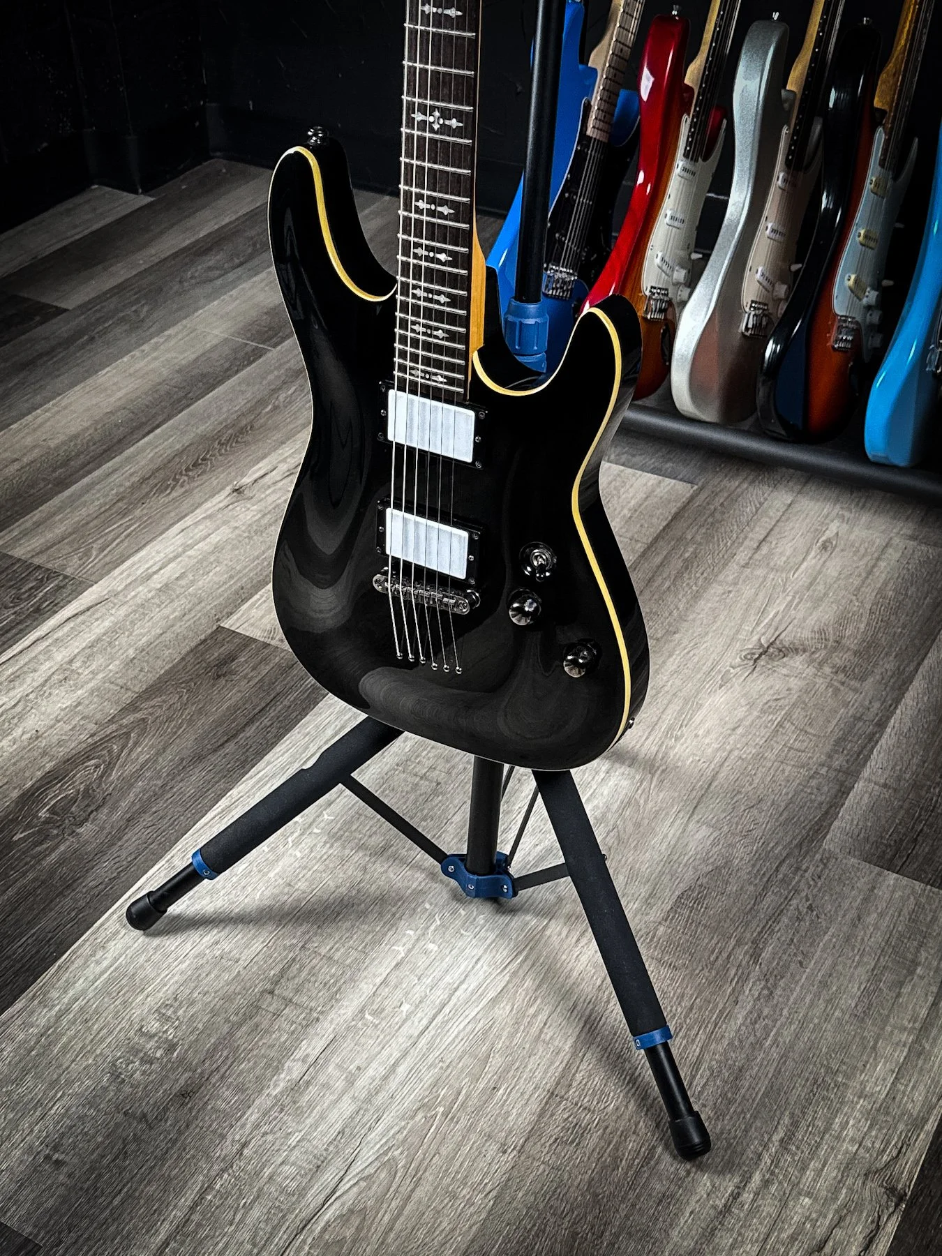 SCHCTR-OMEN6-BLK-08.jpg