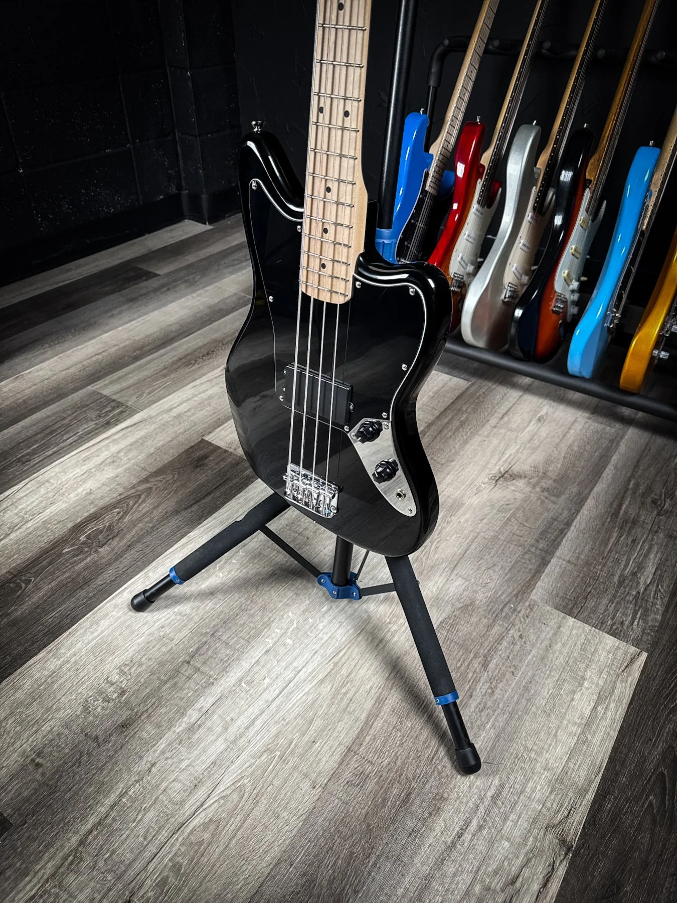 SQA-JAGBASS-BLK-5.jpg