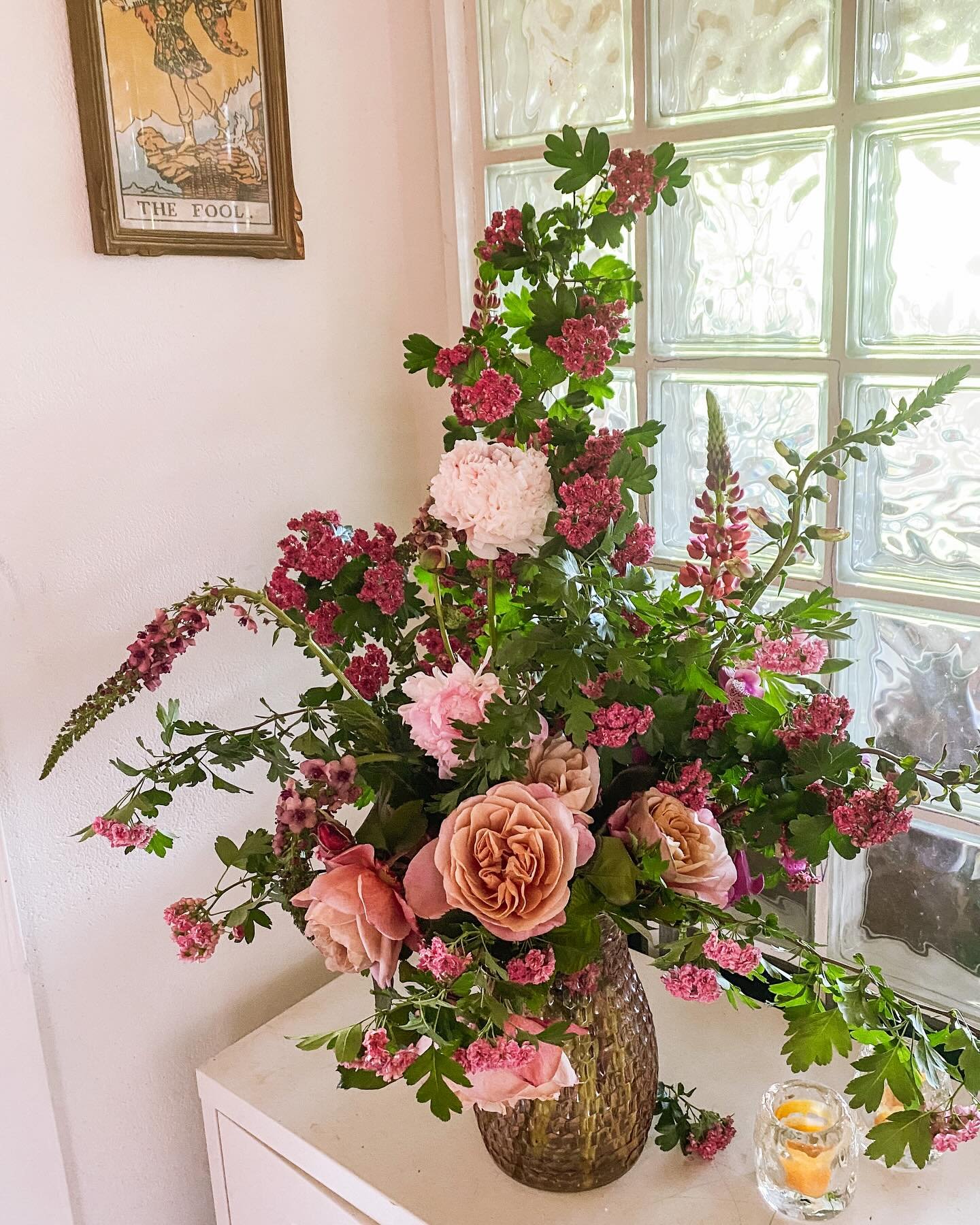 Yesterday&rsquo;s arrangement by our 70s glass wall and The Fool, gifted to us by a friend so many years ago - for new beginnings, curiosity, originality, leaps of faith. She could have meant occasional recklessness, but we think the first version 😉