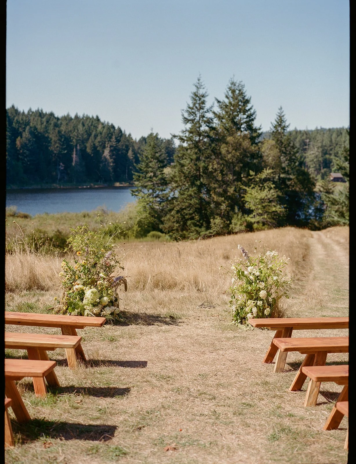 Rebecca&Dylan_BullockLakeFarm_SammieChanPhoto_Film-25_websize.jpg