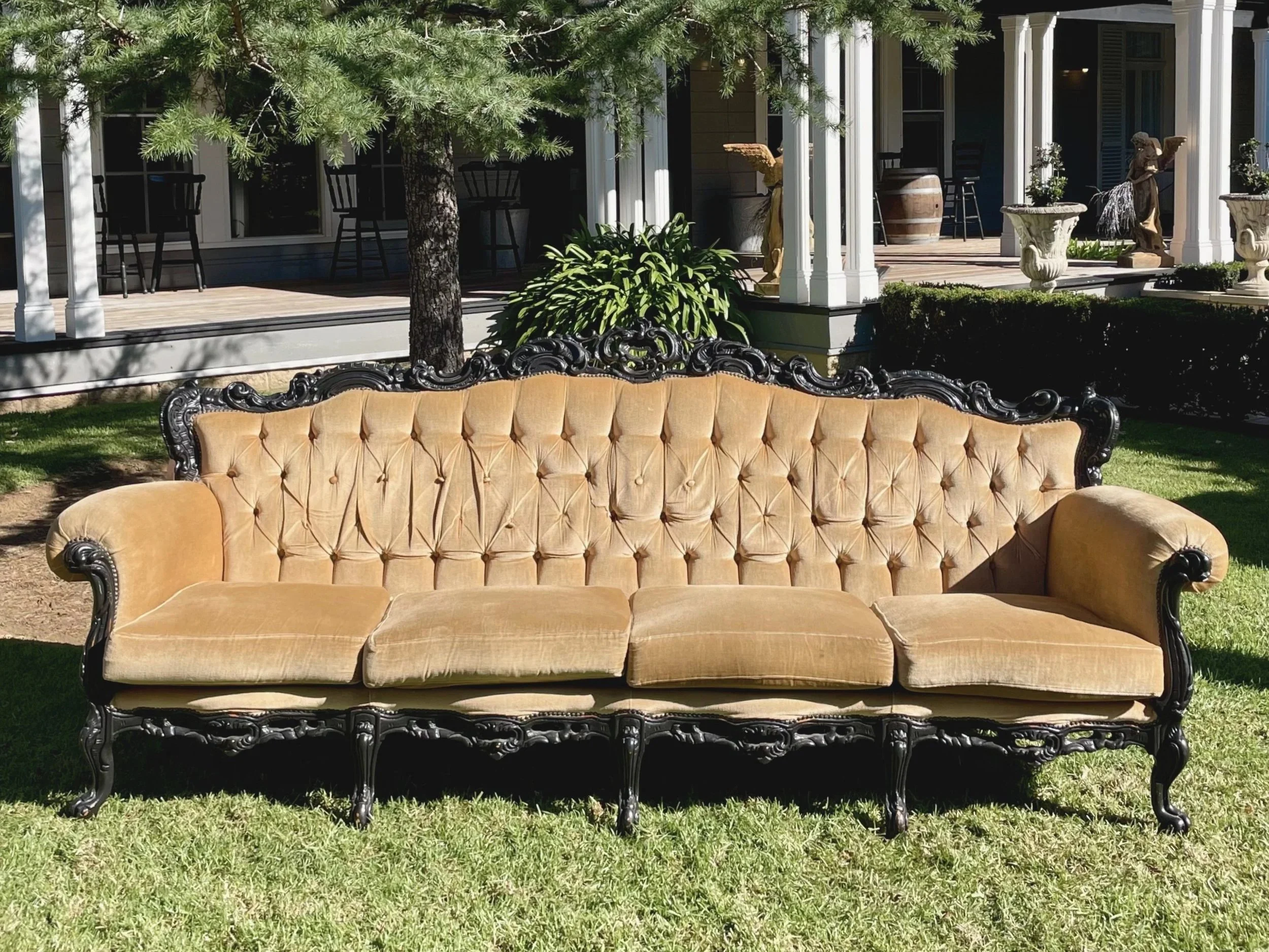 Gold Vintage Lounges