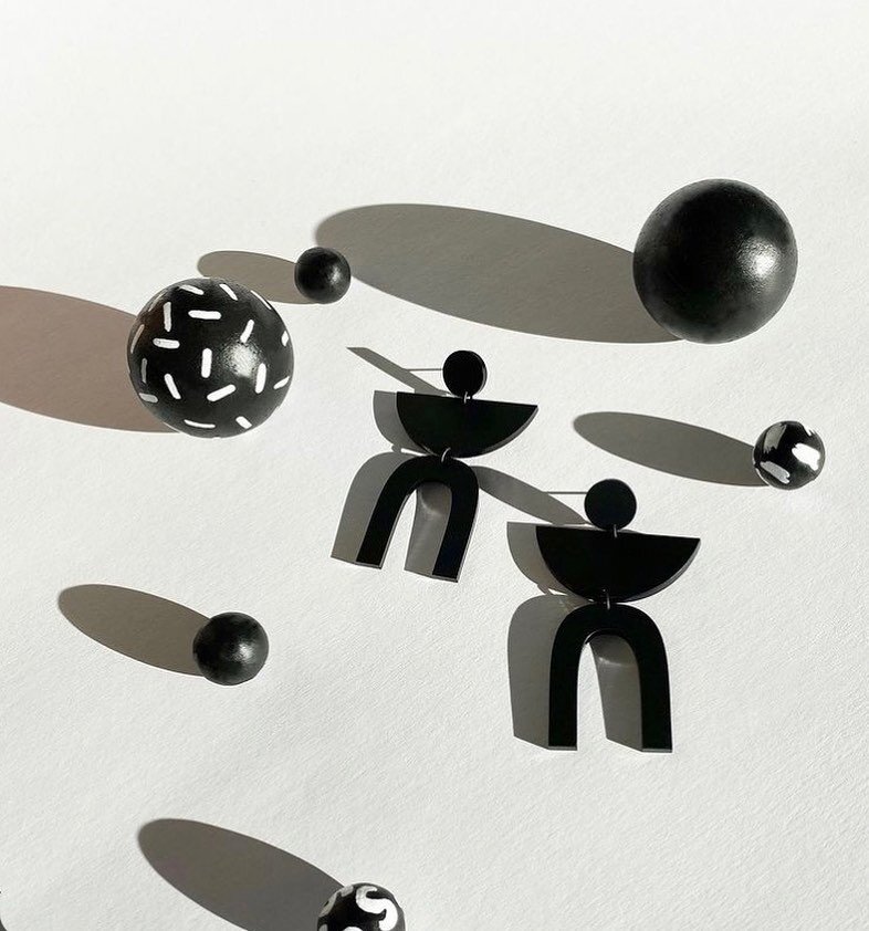 These earrings are fulfilling all our minimalist, abstract dreams 🤍 Small business feature goes to @combinist.goods - check out this Canadian born business! #forthemicro 
-
Are you a small business looking to grow their reach? Tag us or use #forthem