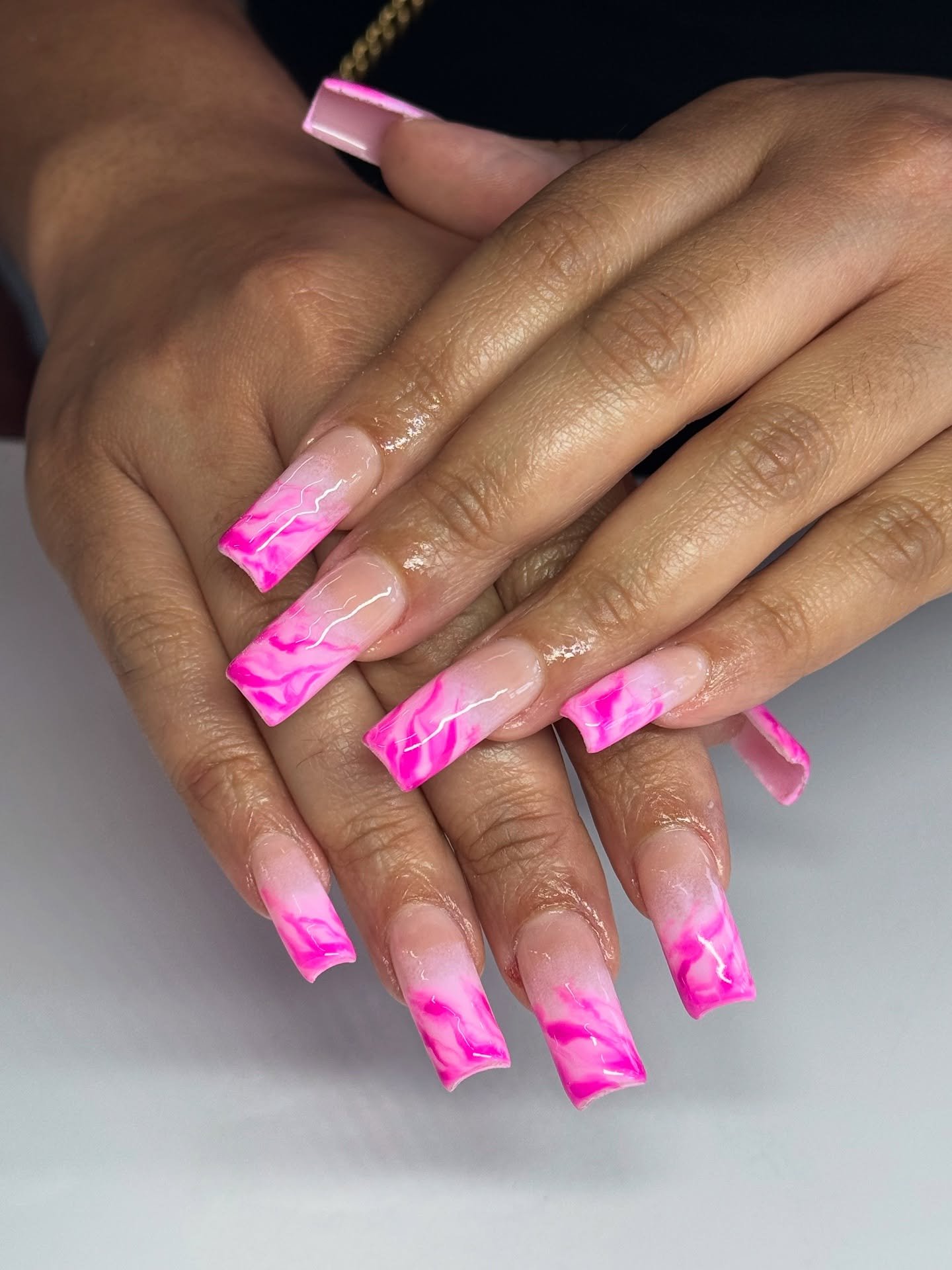 Nailed the summer look&mdash;bright, bold &amp; beach ready 🏖✨😁 #summernails #acrylicnails #sqaurenails #pinknails