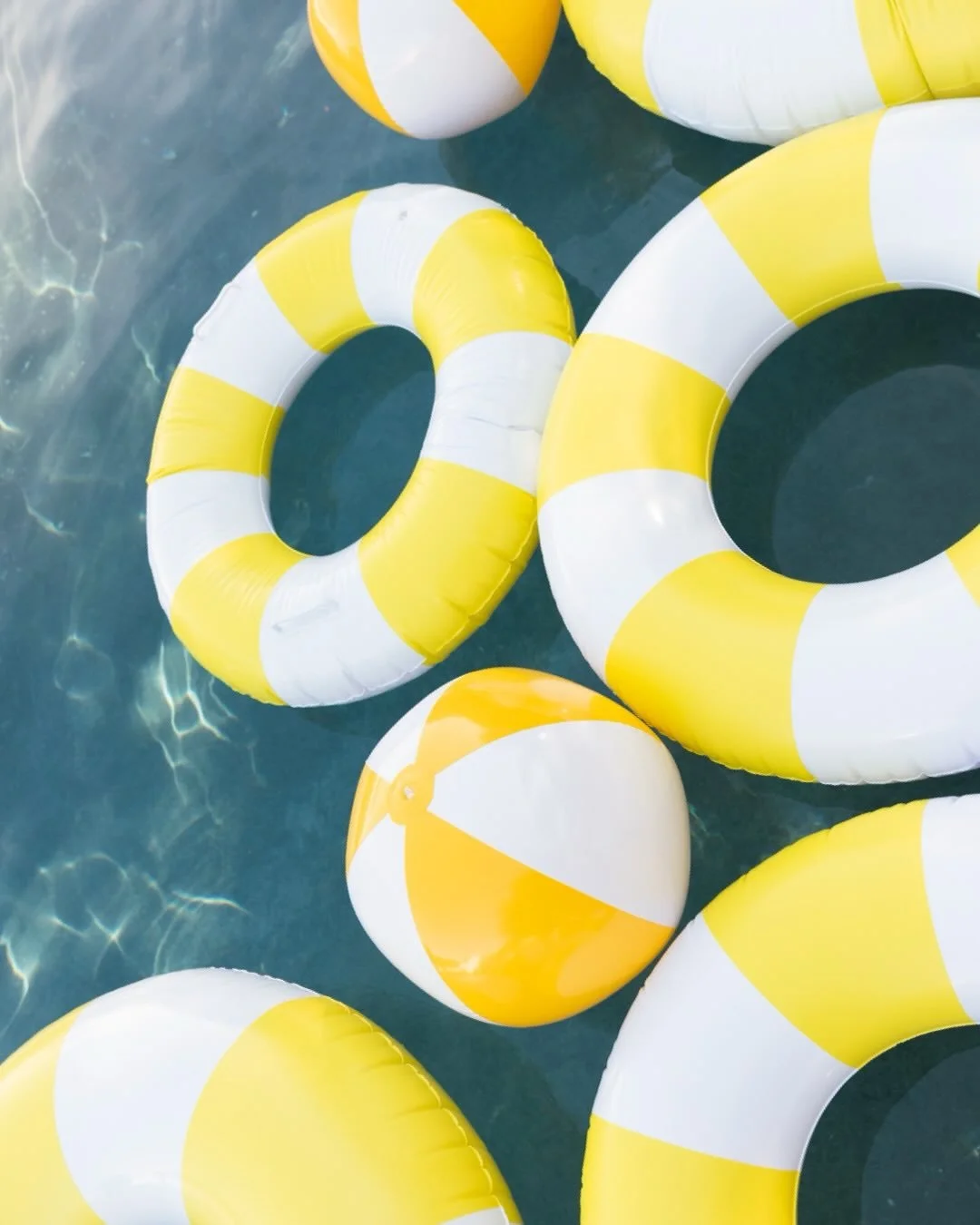 ☀️⛱️Pool Party Welcome Party is such a good idea ☀️⛱️ // @baileyweddings @lee_baileyweddings @mltnowk @lindseypclark @rousbyhall @bbjlatavola @mlcdesigns @rosemaryandrust