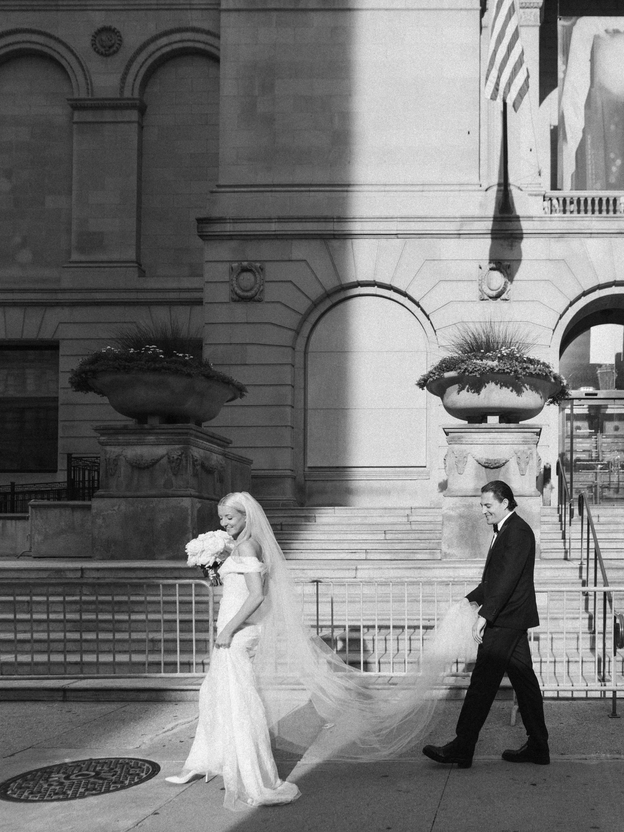 ✨Chelsea + Thanasi ✨at the @artinstituteweddingsevents! // featured in @modluxweddingschi @chelseagildedaisleweddings
@ckiely2
@prada
@shannicat
@shannonobrienweddings

@taylorandcoevents
@artinstituteweddingsevents
@thegildedaisleweddings
@Viviennew