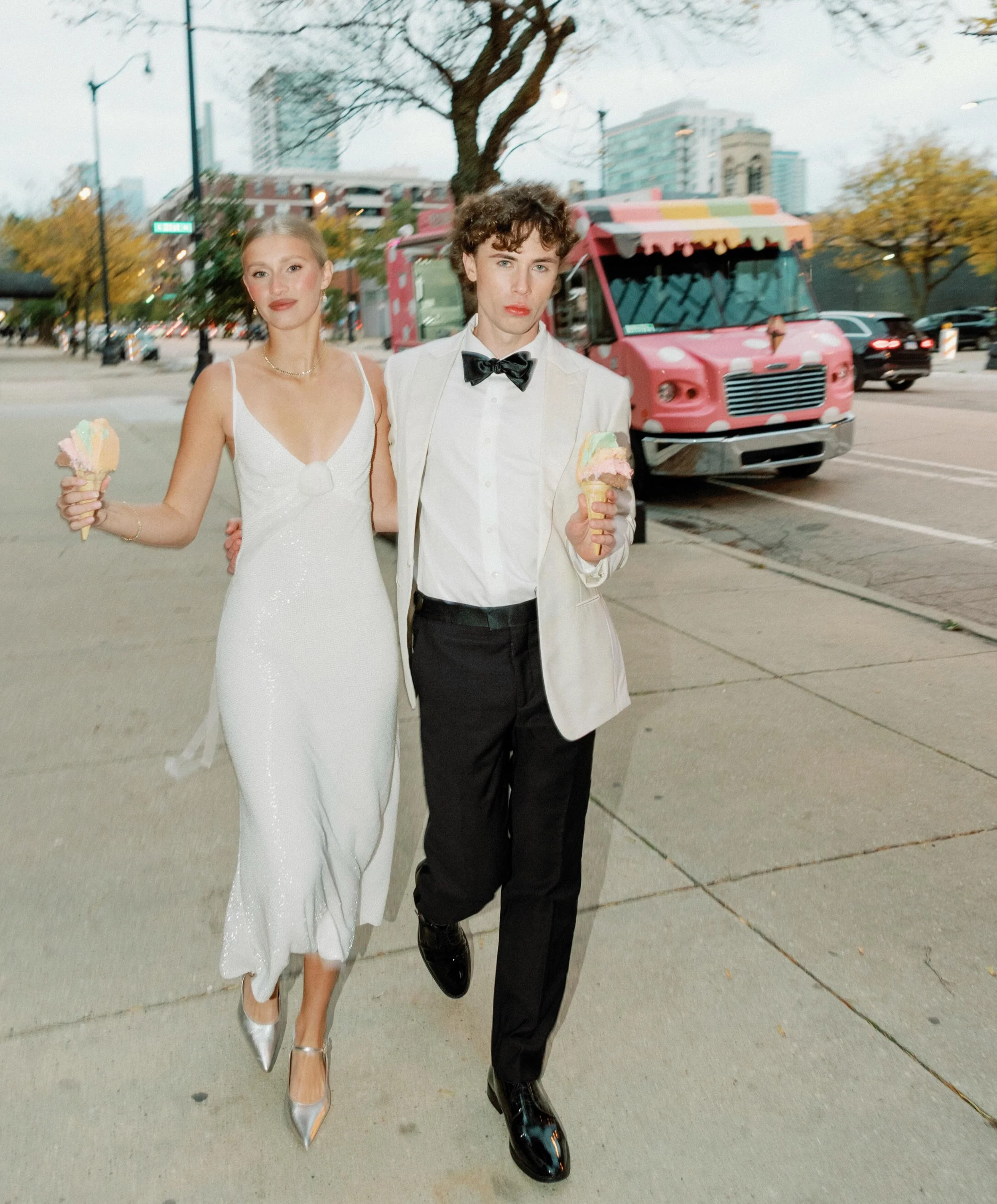 SUMMER LOVE hot on the stands 💚 // 💚 in @chicagostyleweddings !💚// 

Creative Partners:
Planner | @thegildedaisleweddings @ChelseaGildedaisleweddings
Venue | @ChicagoIlluminatingCompany
Photo | @LisaBlumePhoto
Video | @morningLightFilmCo
Content C